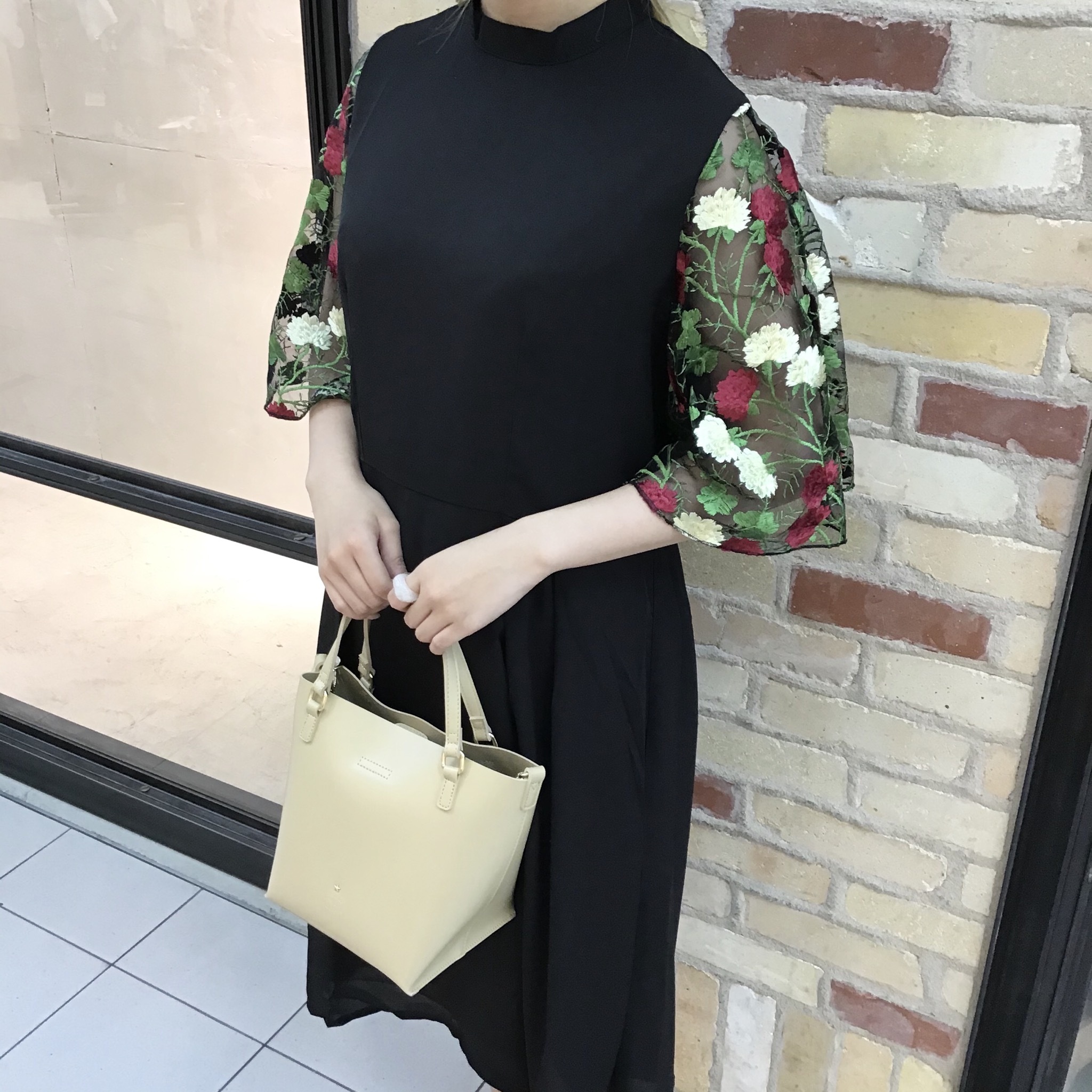 Merlot 袖花チュールワンピース Jolie