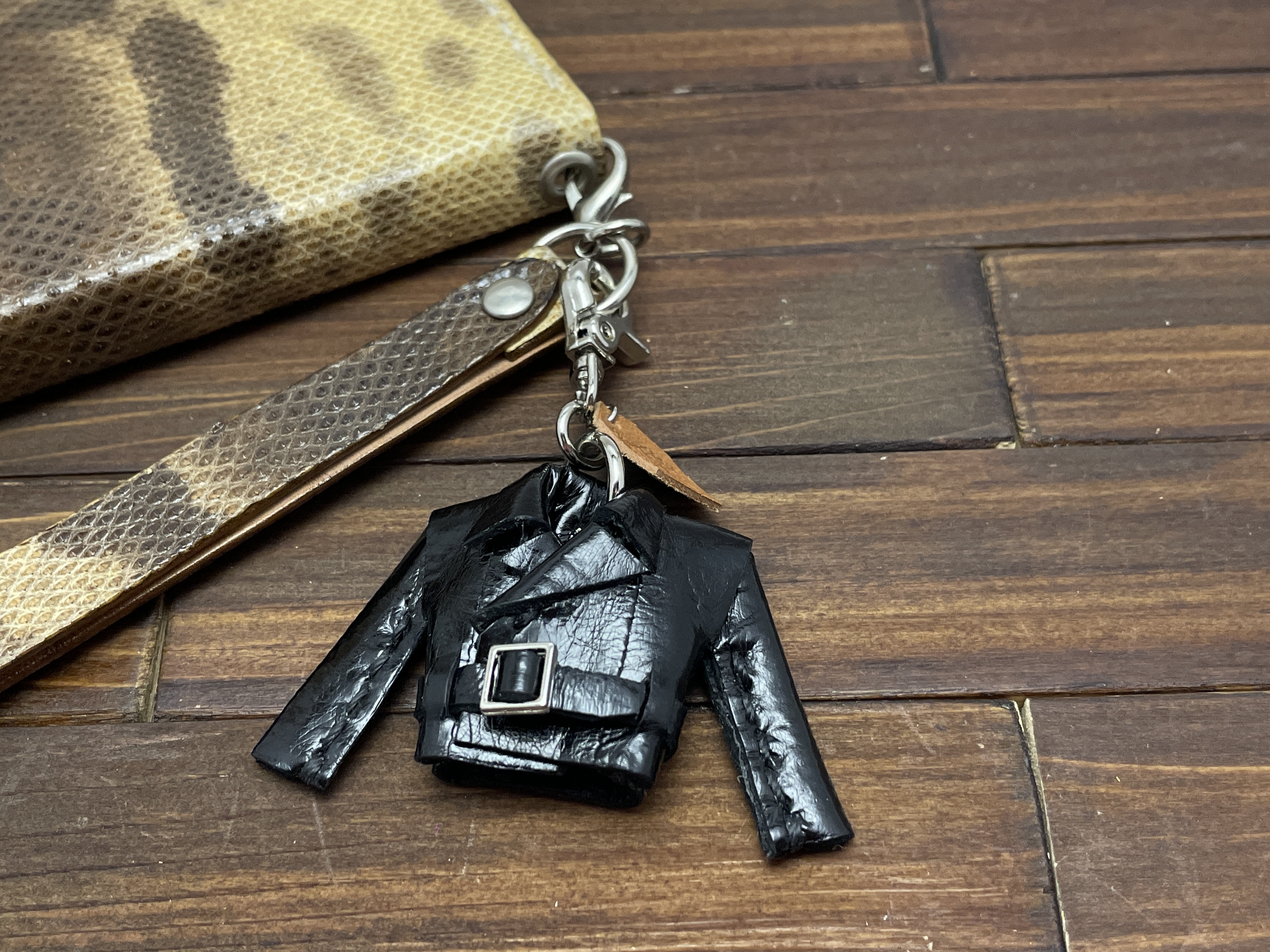 ウナギ革使用の親指サイズのミニチュアライダースジャケット 革工房かぼちゃへっず