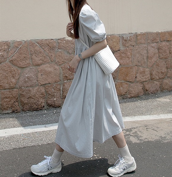 One Piece Puff Sleeve 2color ワンピース 2色展開 ライトグレー ブラック 無地 半袖 パフスリーブ 袖コンシャス ハイウエスト ミモレ丈 ロング丈 Vネック コットン 大人 可愛い シンプル きれいめ カジュアル 楽ちん 体型カバー デイリー お出かけ デート カフェ 春 夏