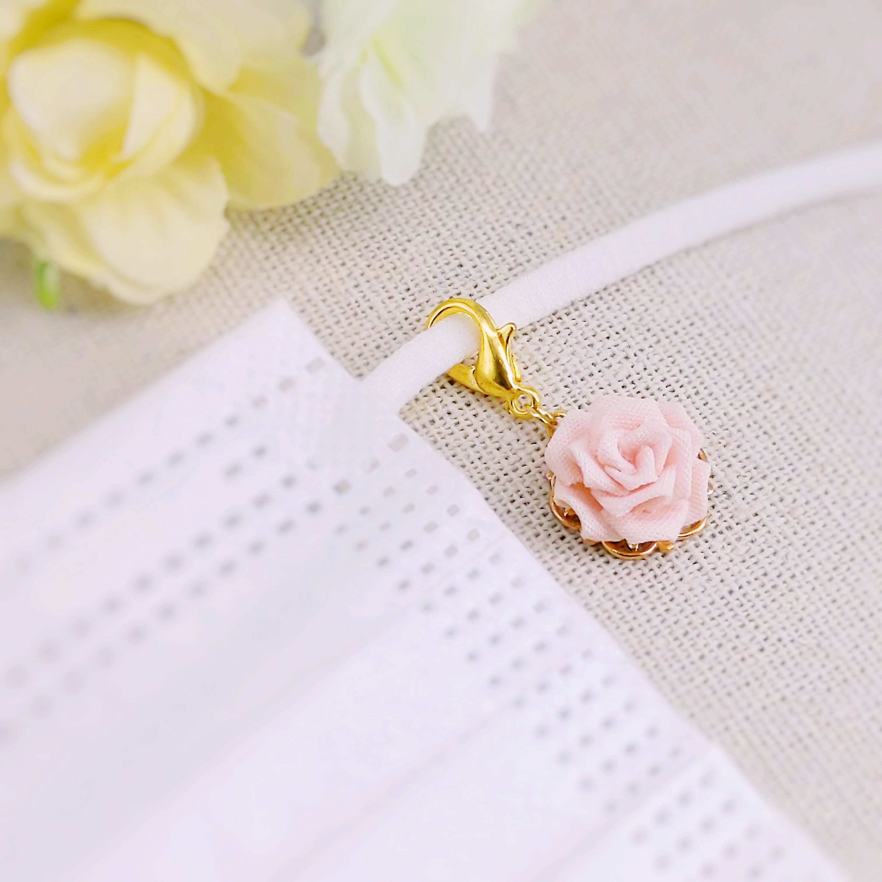 選べる12色 ばら パステルカラー マスクチャーム Mini マスクピアス マスクアクセサリー マスク つまみ細工 洋風 現代風 花 フラワー アクセサリー ハンドメイド 手作り 誕生日 記念日 プレゼント 入学式 卒業式 卒園式 成人式 結婚式 ウェディング ブライダル 和風