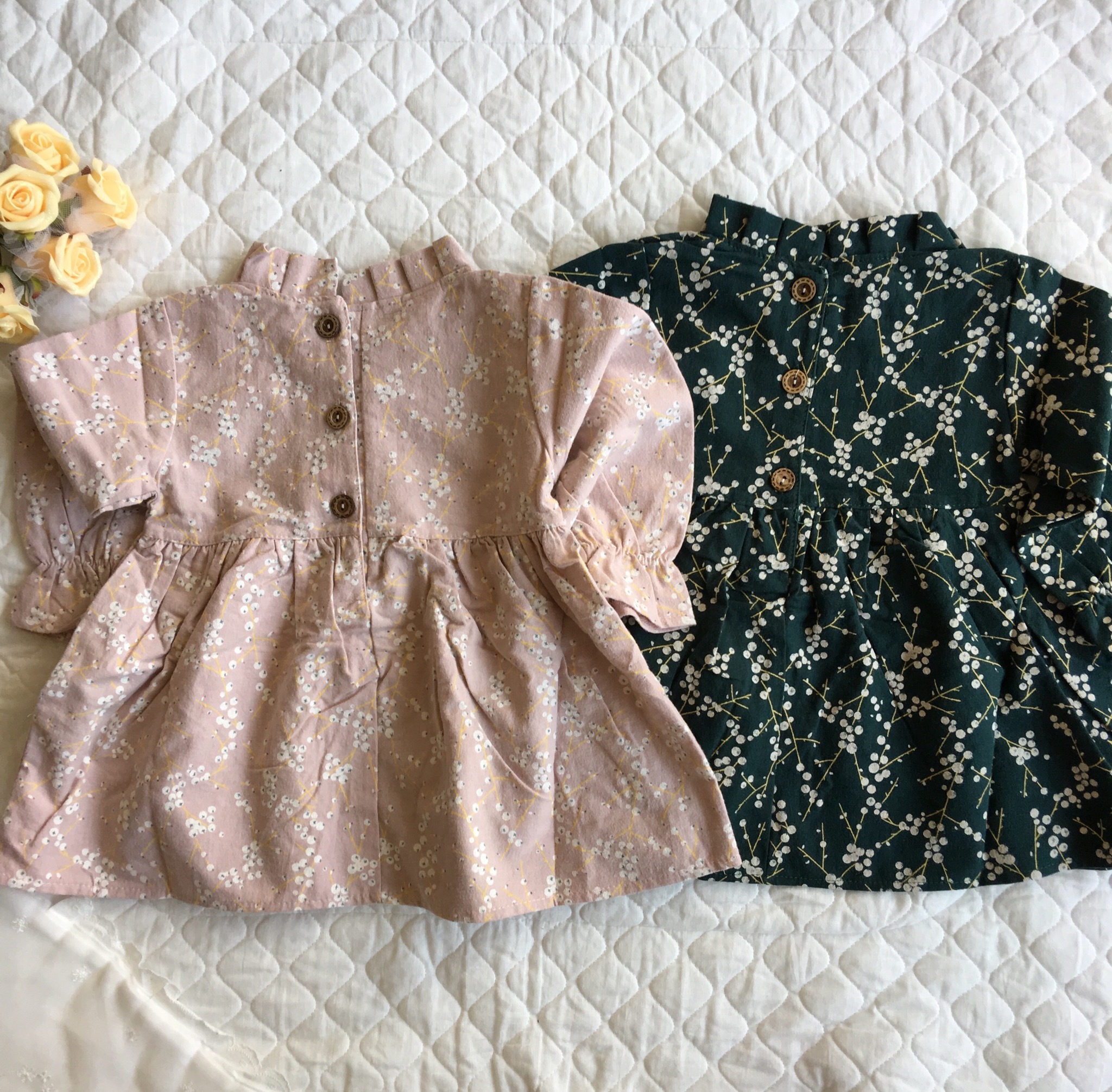 送料無料 韓国子供服 女の子 ワンピース キッズ チュニック 長袖 春秋 花柄 袖フレア 子供服 Cocobebe Base店 ベビードレス 退院着 2way ベビースタイ 水着 ベビースーツ コスチューム