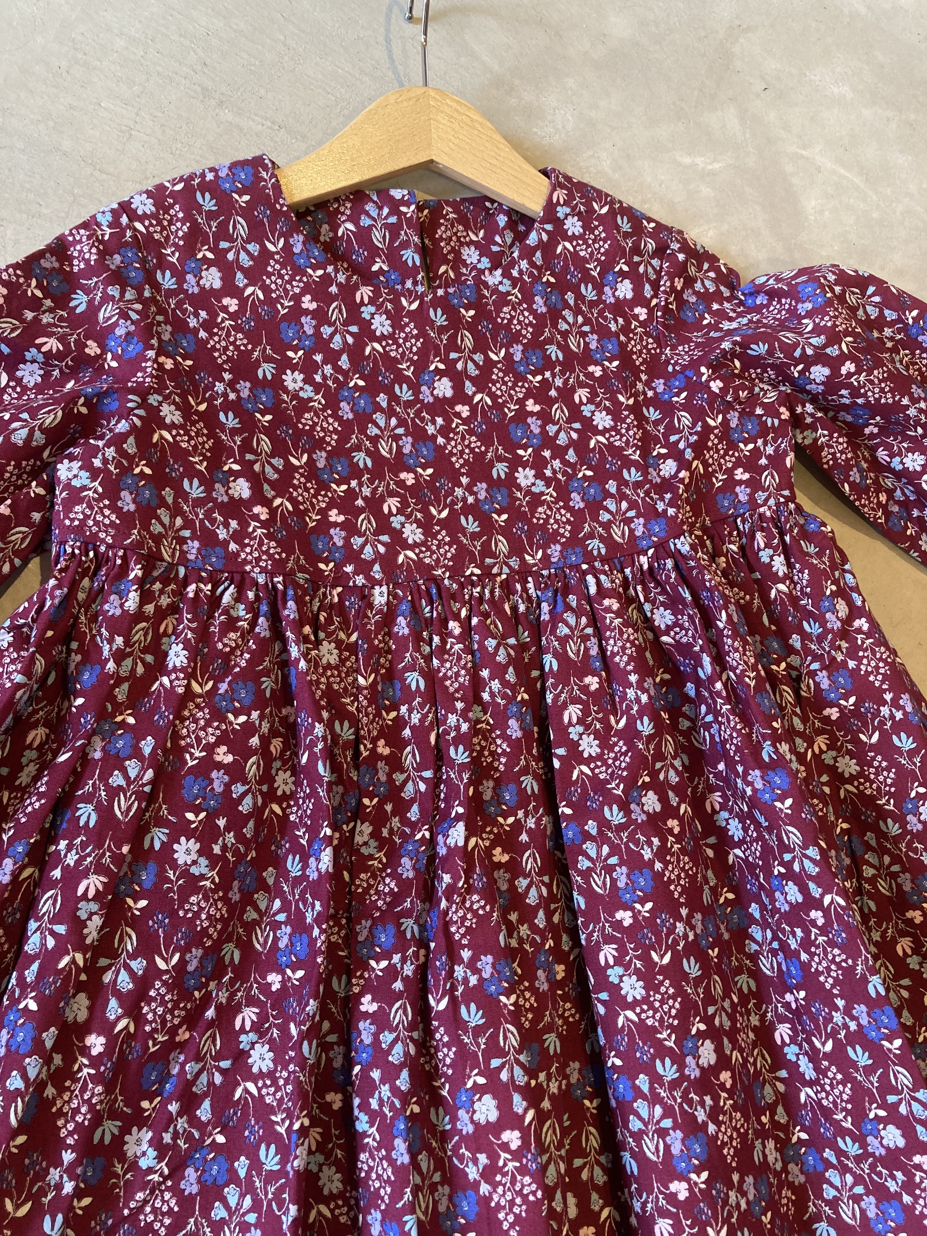 エンジ 小花柄ワンピース Mon