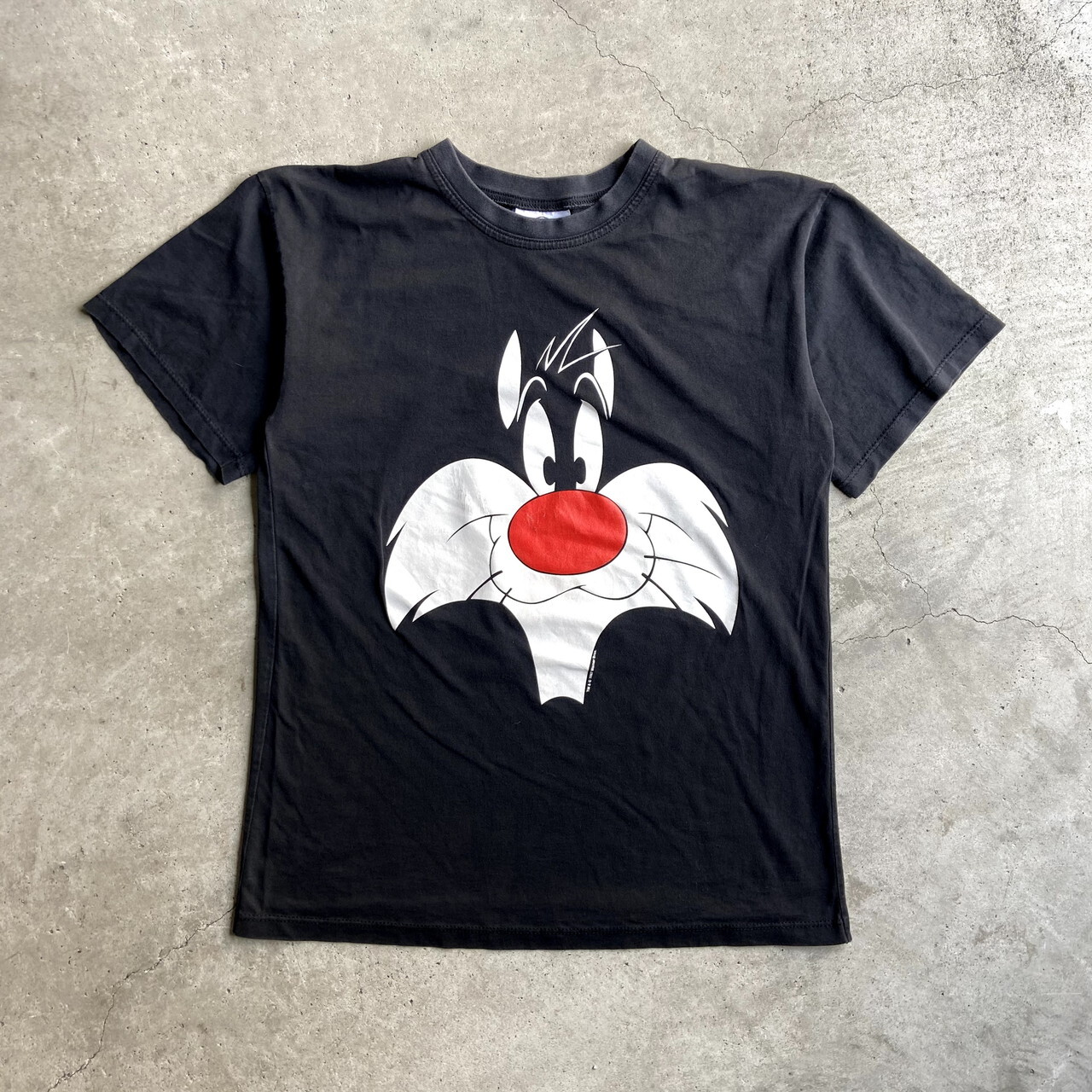 90年代 Usa製 ルーニーテューンズ シルベスター キャラクタープリントtシャツ メンズxl レディース 古着 Movie World Warner Brothers ワーナーブラザーズ Looney Tunes 90s ビンテージ ヴィンテージ ブラック 黒 Tシャツ Cave 古着屋 公式 古着通販サイト