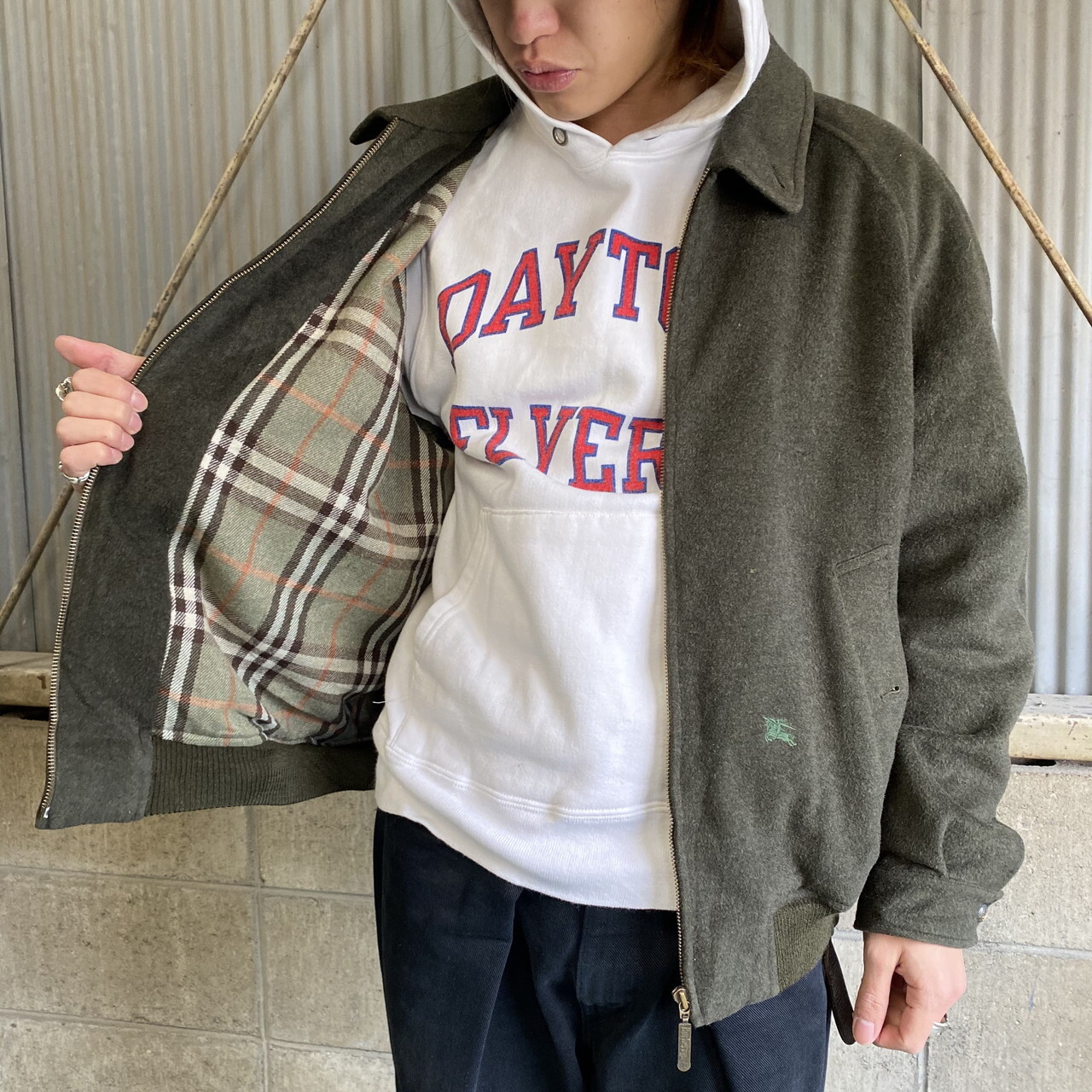 スペイン製 ビンテージ Burberry S バーバリー ウールスポーツジャケット メンズl相当 古着 裏地バーバリーチェック ヴィンテージ カーキ モスグリーン スイングトップ ブルゾン ジャケット Al Cave 古着屋 公式 古着通販サイト