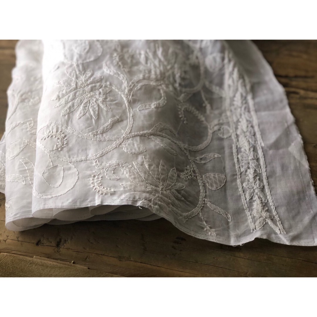 インドの手仕事布 ラクナウ チカン刺繍の白い布 100 0 Heirloom エアルーム Clothing Fabrics