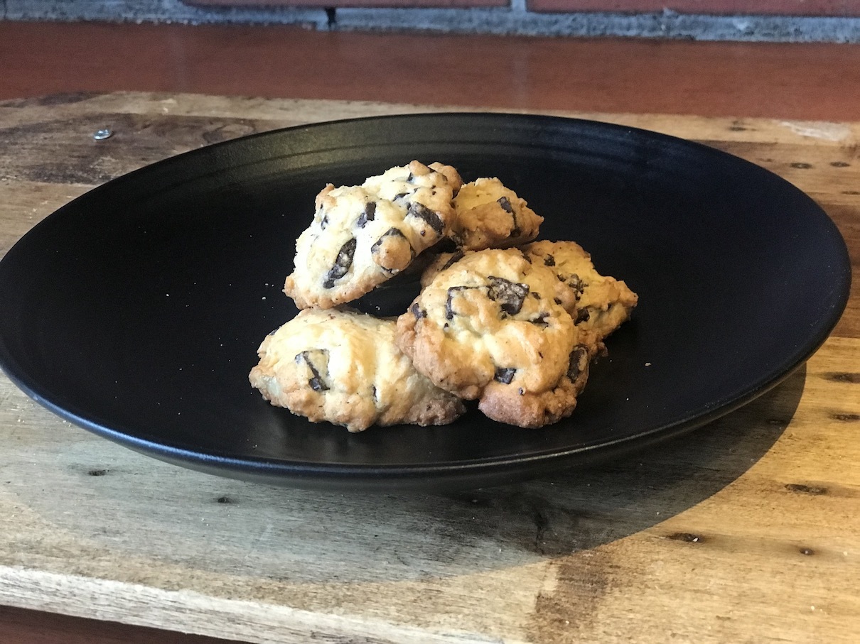 チョコとクルミの特製クッキー 5個入り 100 自家製酵母を使用した石薪窯のパン屋さんtoriton