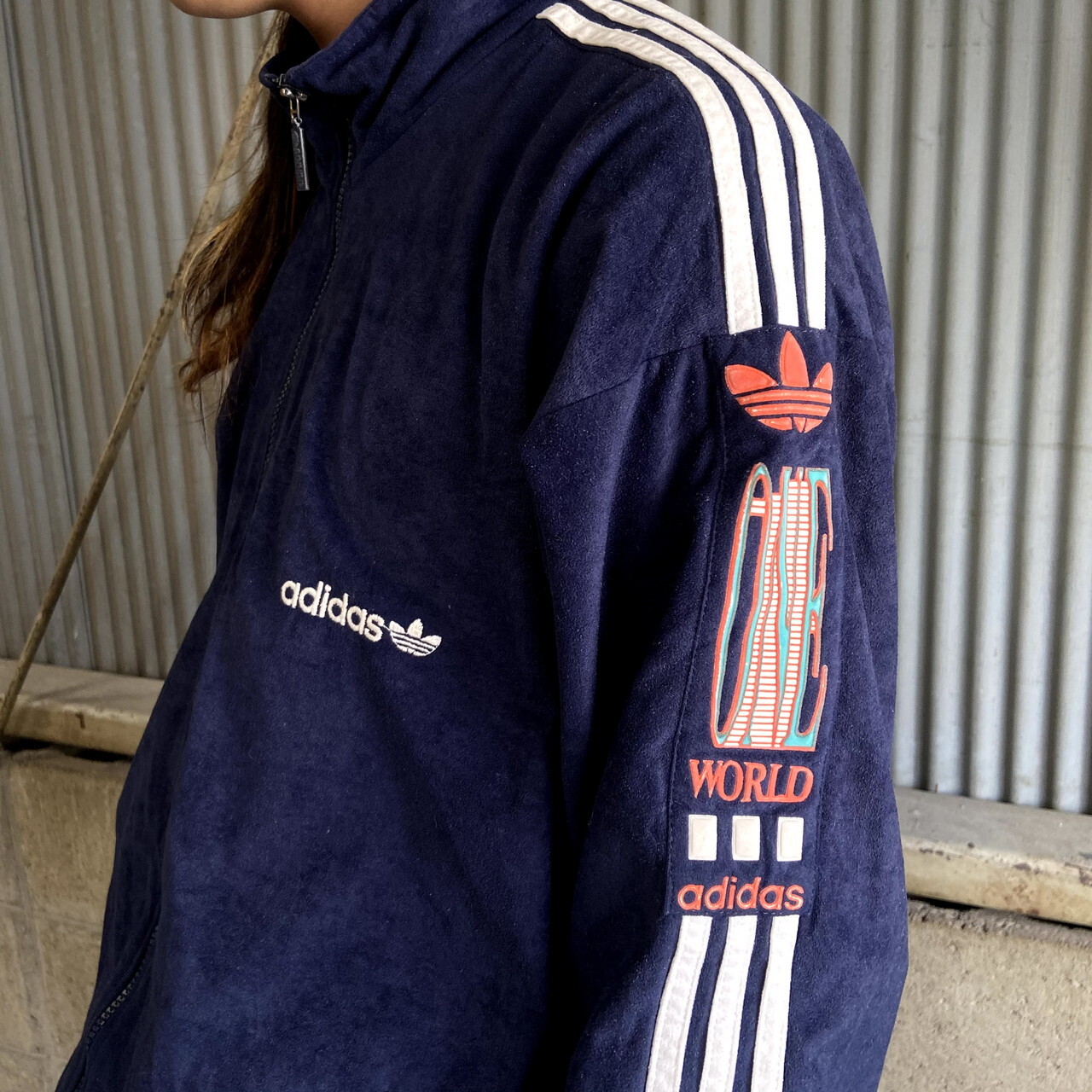80 90年代 フランス製 Adidas アディダス ベロアジャージ One World メンズl相当 古着 トラックジャケット 80s 90s ヴィンテージ ビンテージ ネイビー 紺色 袖ライン ジャージ トラックジャケット Cave 古着屋 公式 古着通販サイト