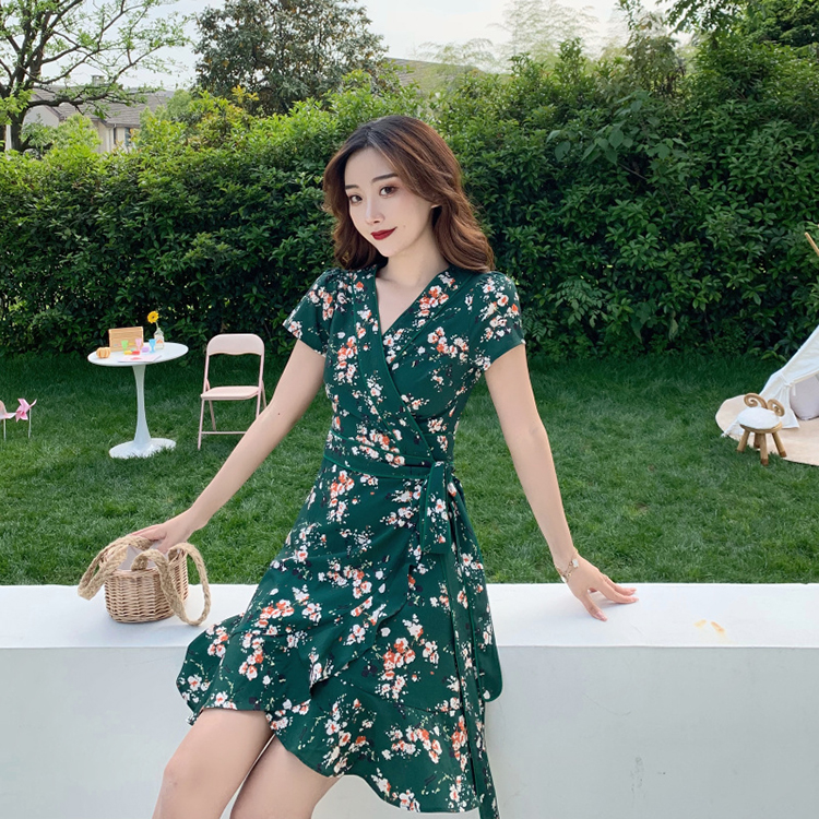 Vネックがおしゃれ 半袖の花柄ワンピース 韓国レディースファッション通販 Krex ケーレックス