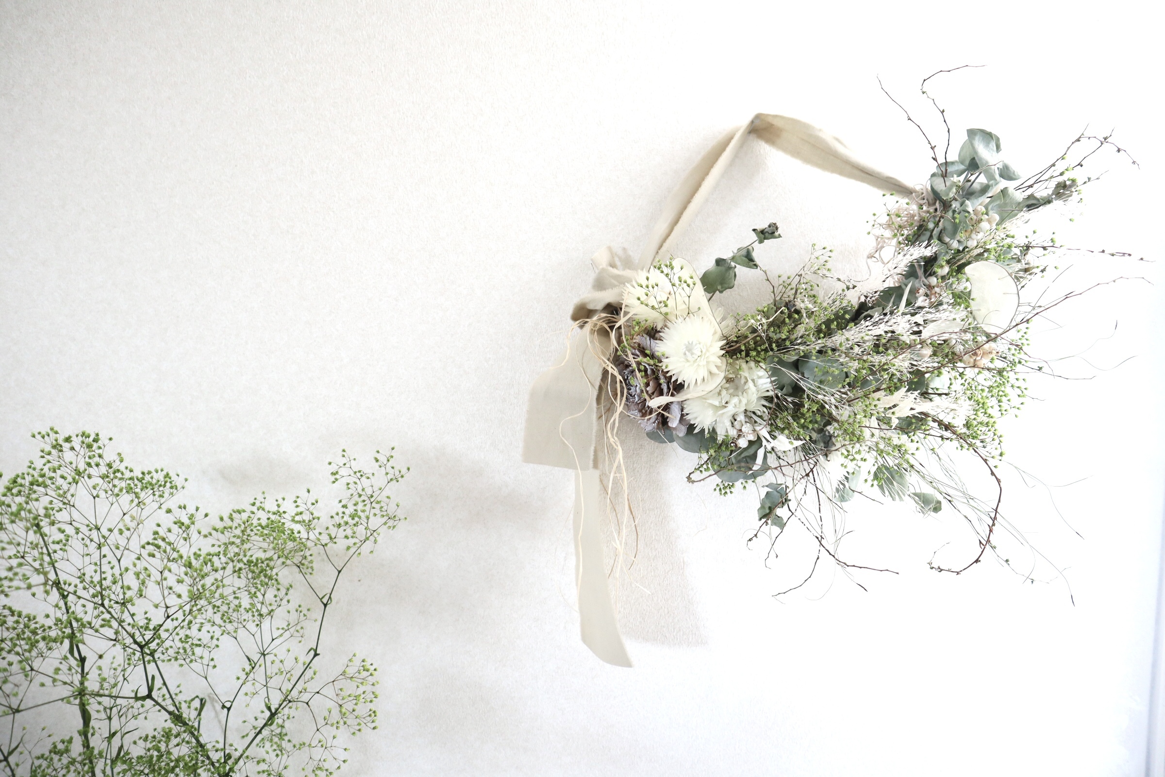 雪柳とユーカリのリボンハーフリース Frappa Flower Works