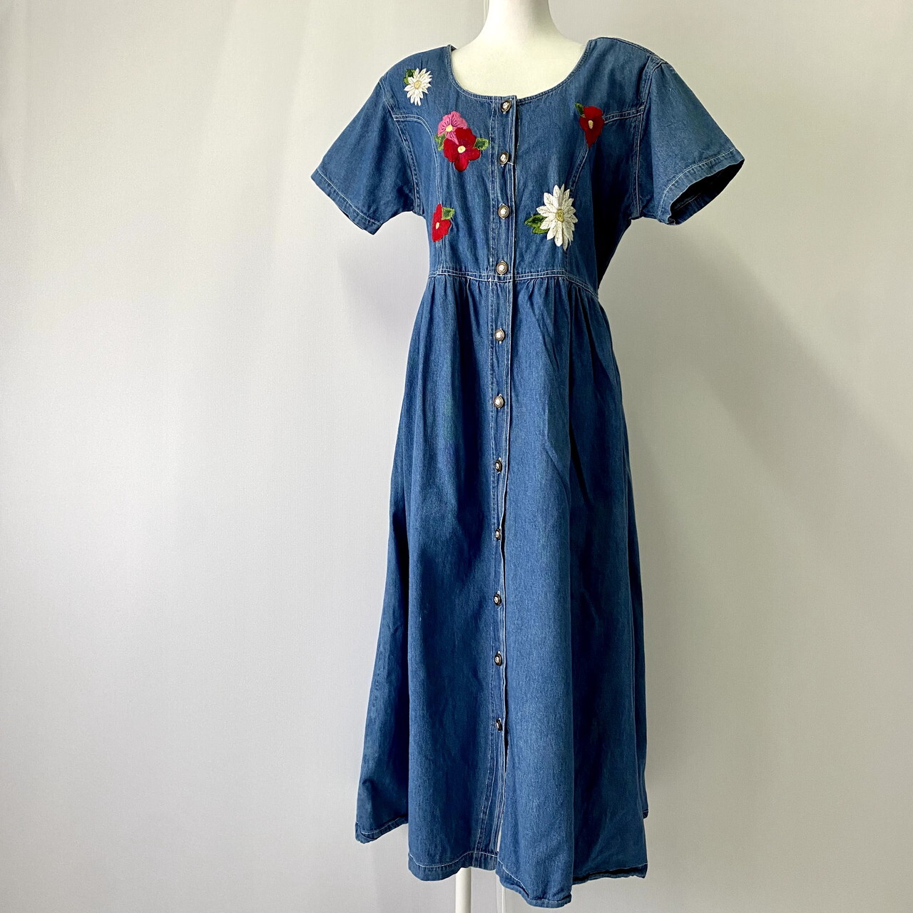 花柄 花刺繍 フロントボタン デニム 半袖 フレア ロングワンピース レディースm 古着 青色 ブルー ワンピース Sa Cave 古着屋 公式 古着通販サイト 8 31まで 夏物最大50 Off開催中