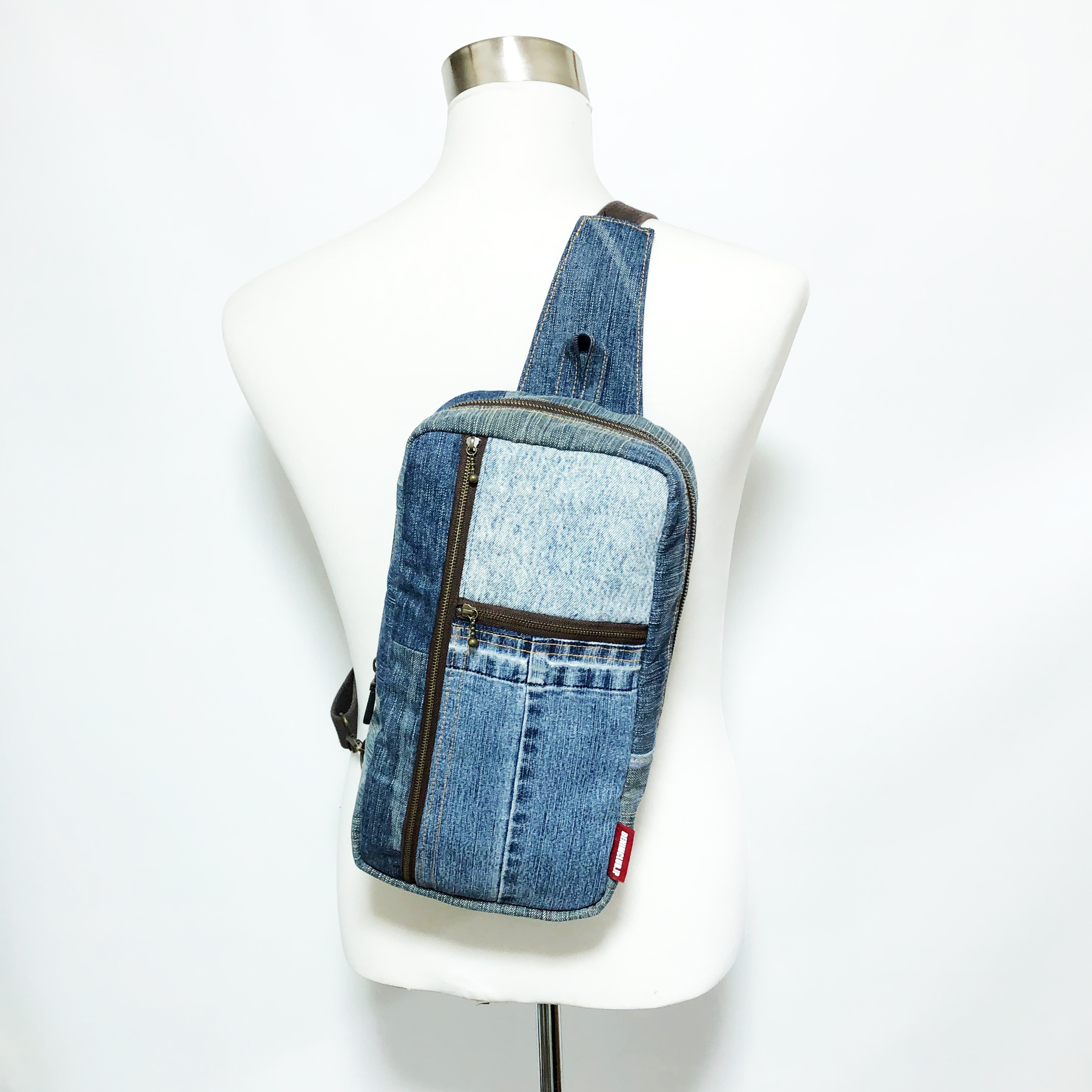 選ぶなら ボディーバック リメイクデニム クジラ バッグ 女性用