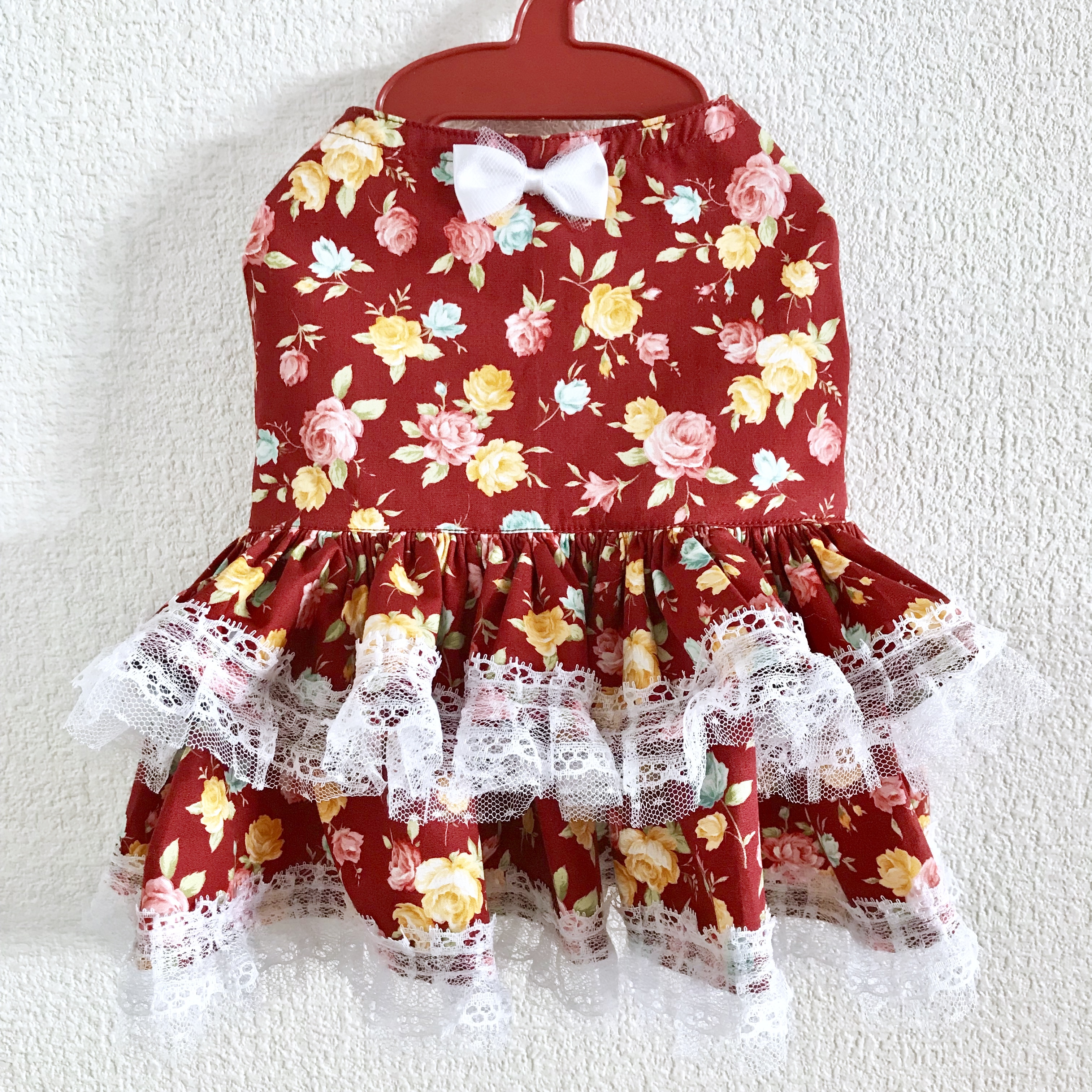 犬服 3号 ワンピース 花柄 バラ ボルドー 赤 白フリル Tony Dog Zakka ハンドメイド犬服と雑貨のお店