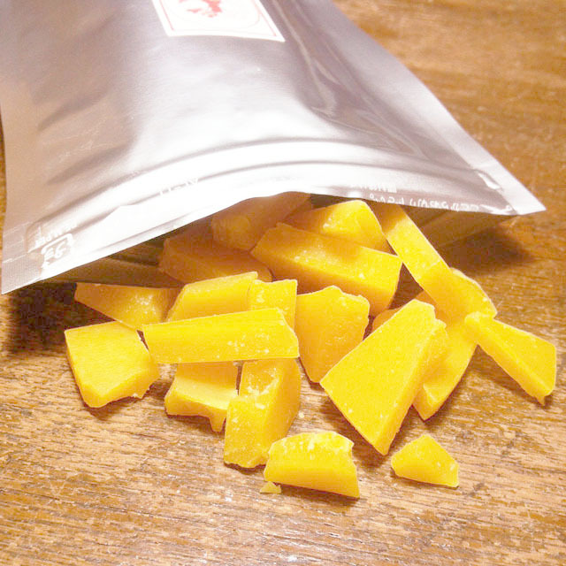 Bw S50 蜜ろうs 50g 質 良 ハンドクリーム カヌレ ラップ用 残留検査済み フルバリネート残留値0 13mg以下 国産 ミツロウ ハチ蜜の森キャンドル