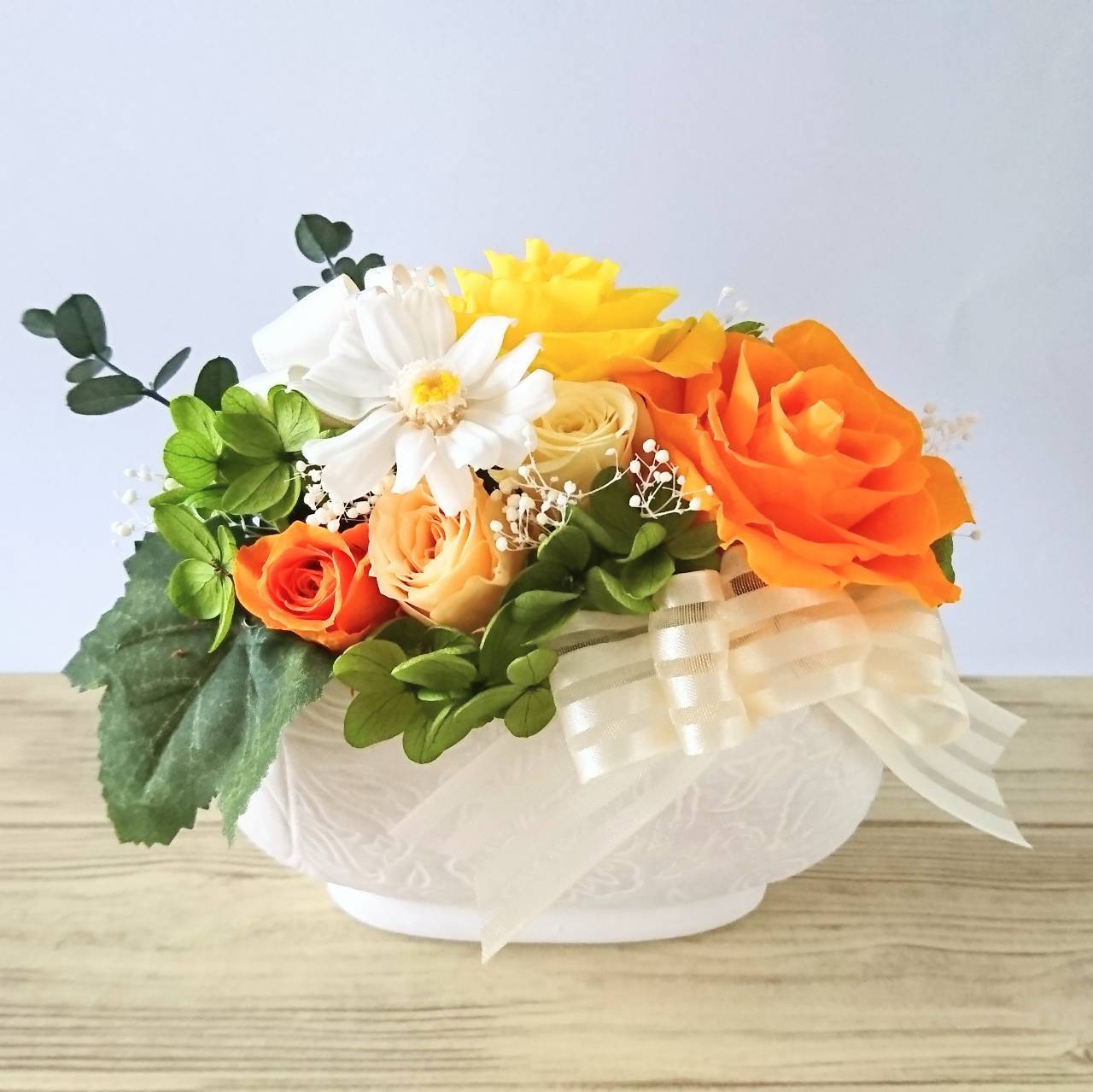 ビタミンカラーローズ ふんわりリボンのプリザーブドフラワーアレンジメント Mon Ange ハンドメイドアクセサリー プリザーブドフラワーショップ