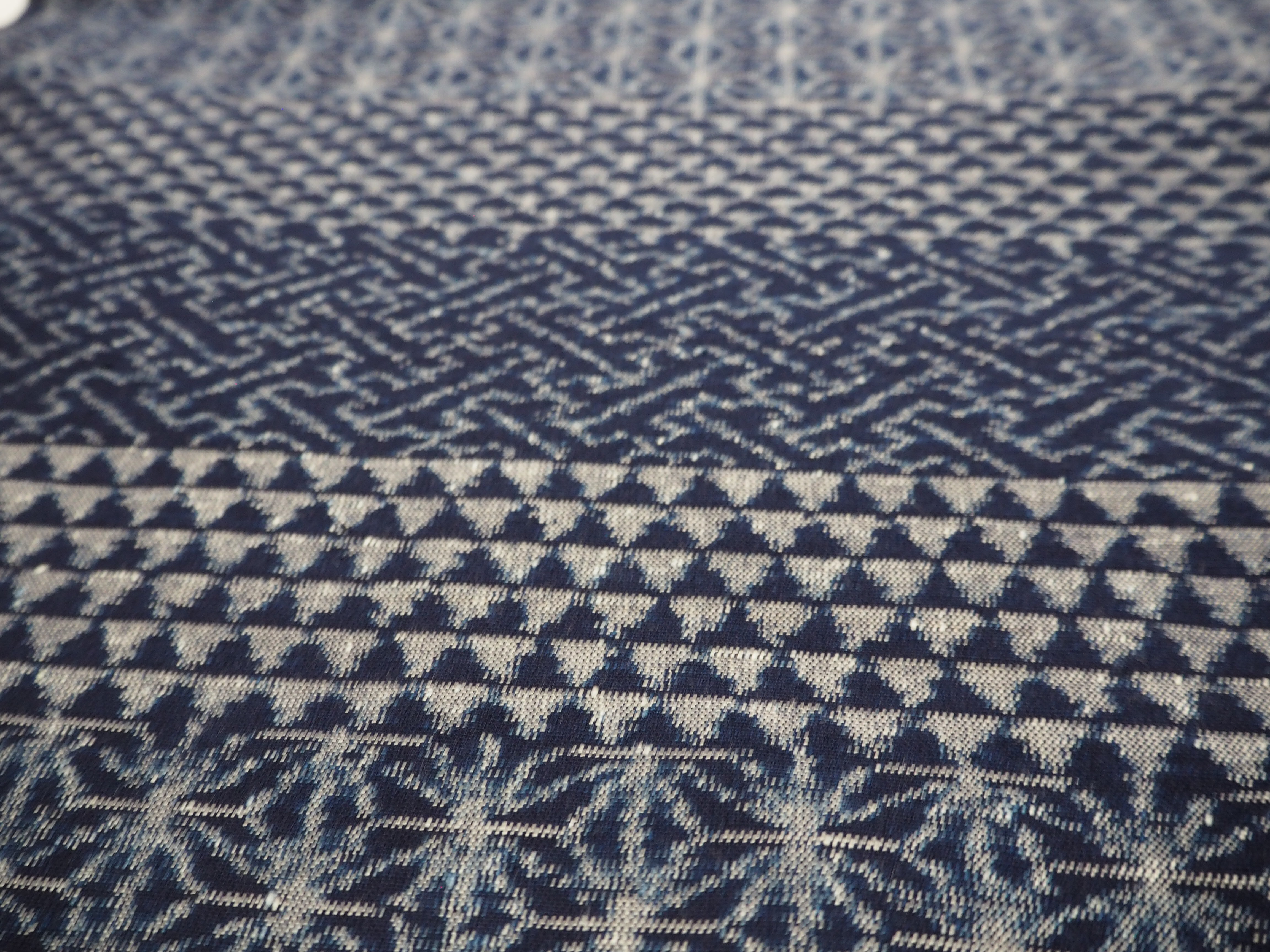 久留米絣 天然藍100 手織り生地 四段柄 カット販売 1メートル単位 Chanois Living Works Store シャノワリビング ワークスストア