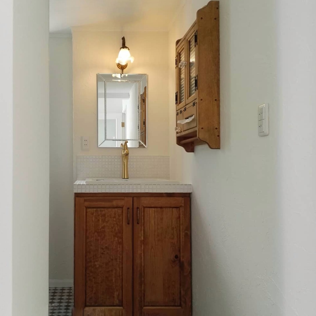 立ち上がりタイル付きの洗面台 オーダー家具のkinoka