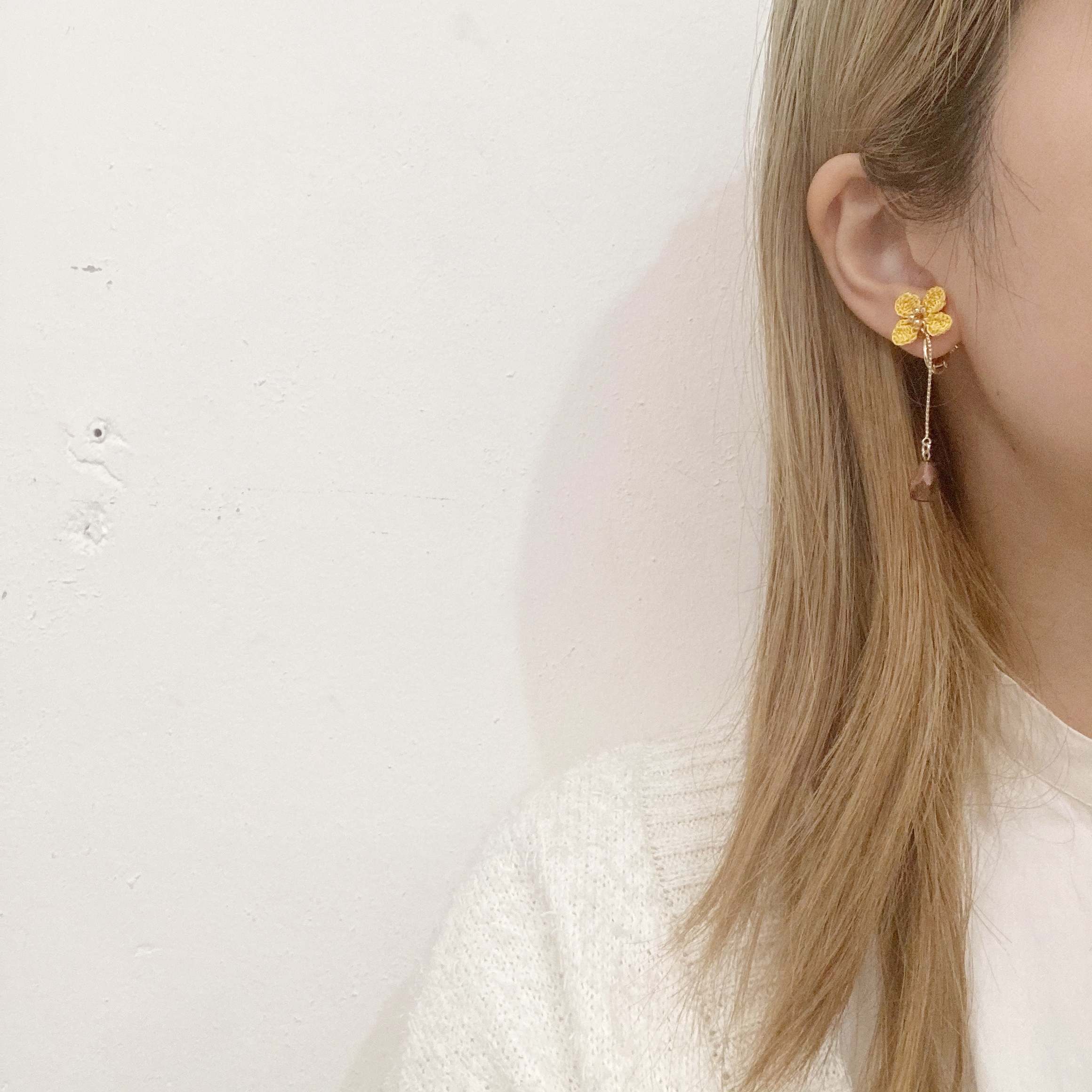 Etoilefilante 蝶々のようなお花イヤリング Solmu Etoilefilante 蝶々のようなお花イヤリング Solmu