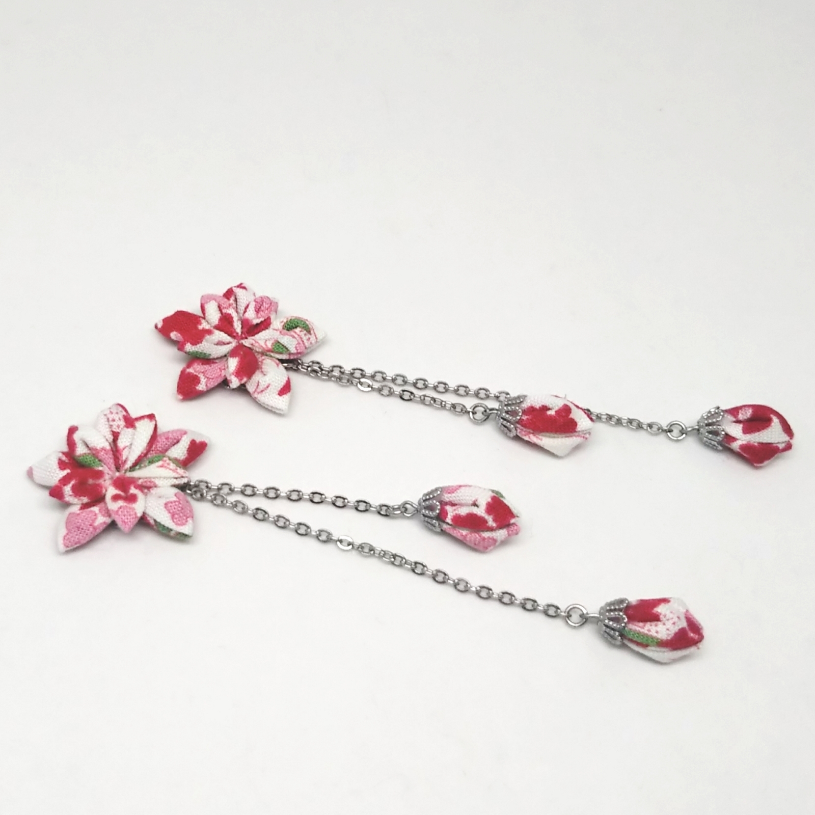 揺れるつぼみ 桃の襲 もものかさね つまみ細工 ピアス イヤリング 和モダンアクセサリー さきををる