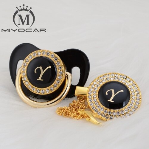 送料無料 12色 イニシャル Y おしゃぶり 赤ちゃん ベビー 子供 キッズ 乳首 シリコン おしゃれ キラキラ ラインストーン メタリック 高級 かっこいい おしゃれ La Preference