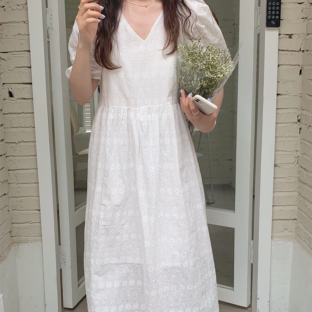 送料無料 夏に映える白ワンピ Vネック レースワンピース ナチュラル 涼し気 ぽわん袖 五分袖 ゆったり Lamitte Deco トレンド 韓国ファッション ショップ