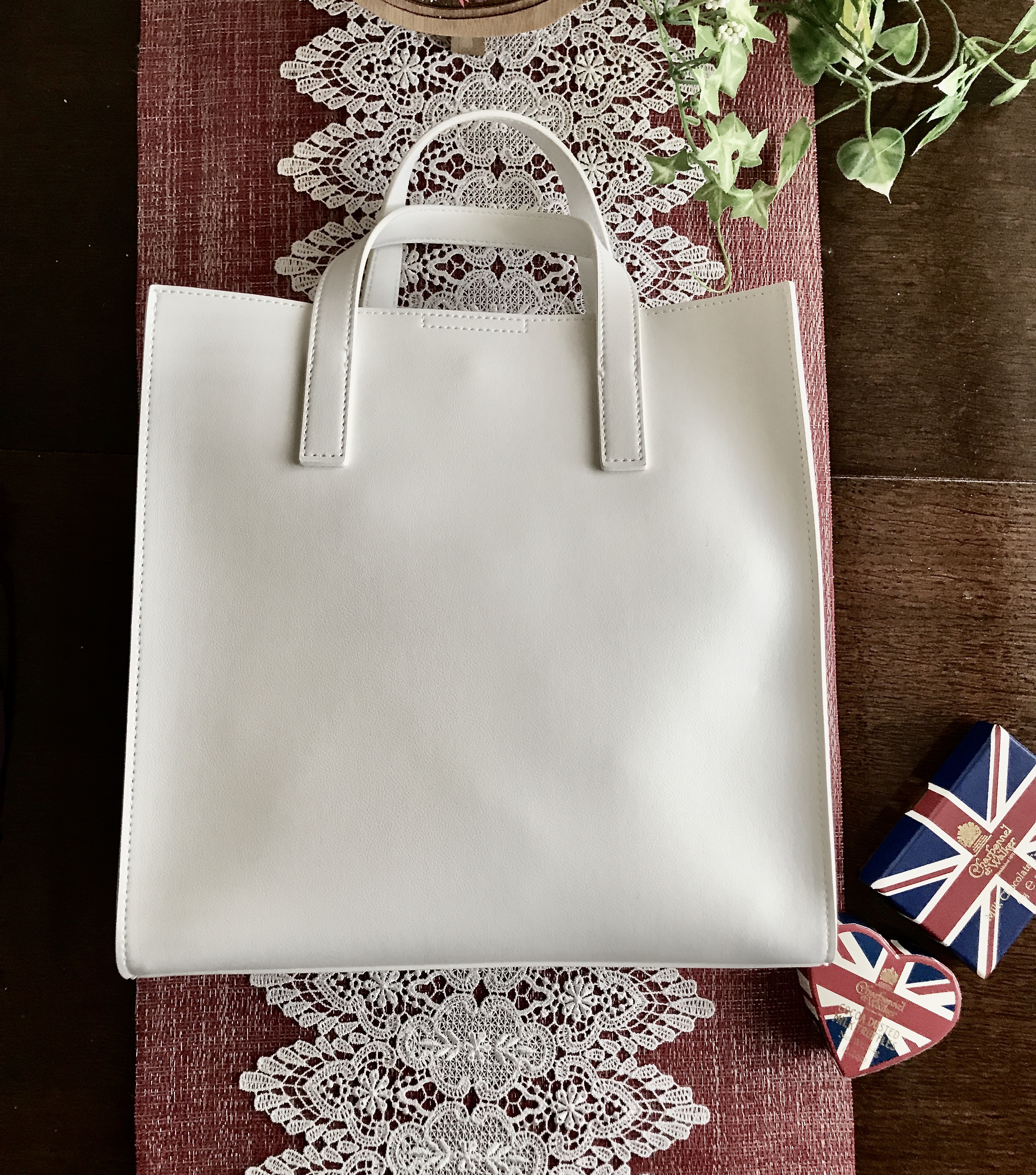 イギリス ハロッズ 透かし柄トートバッグ ホワイト Merry Unbirthday イギリス ハロッズ 透かし柄トートバッグ ホワイト Merry Unbirthday