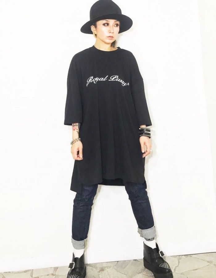 Royal Pussy ロイヤルプッシー Rp Logo Loose Tee ビッグｔシャツ ワンピース ロング丈 ロゴマーク シドヴィシャス 半袖 五分袖 七分袖 黒 白 ブラック ホワイト メンズ レディース ロック パンク Rock Punk バンド ギフト ラッピング無料 ステージ衣装 Rogia Rogia Web