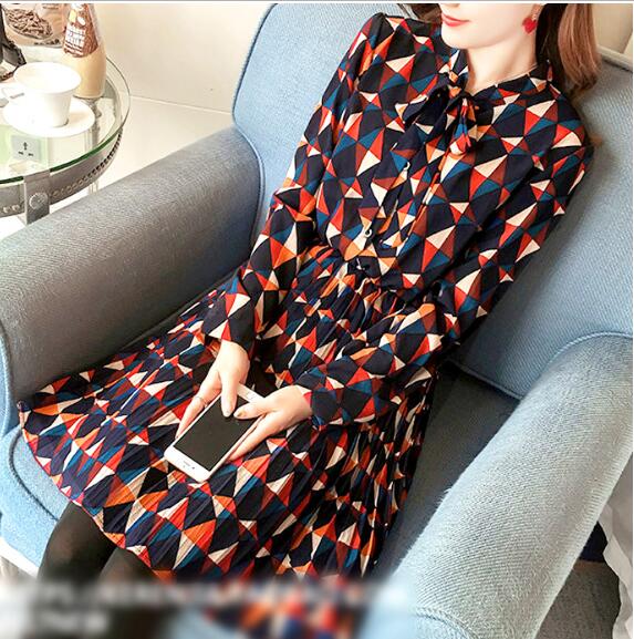 最安値に挑戦 切り替え プリーツ ロングワンピース 秋冬 シフォン ｖネック 長袖 フレア袖 幾何学模様 ロング丈 スリム レディース フェミニン 再再販 Alimamiy Ru