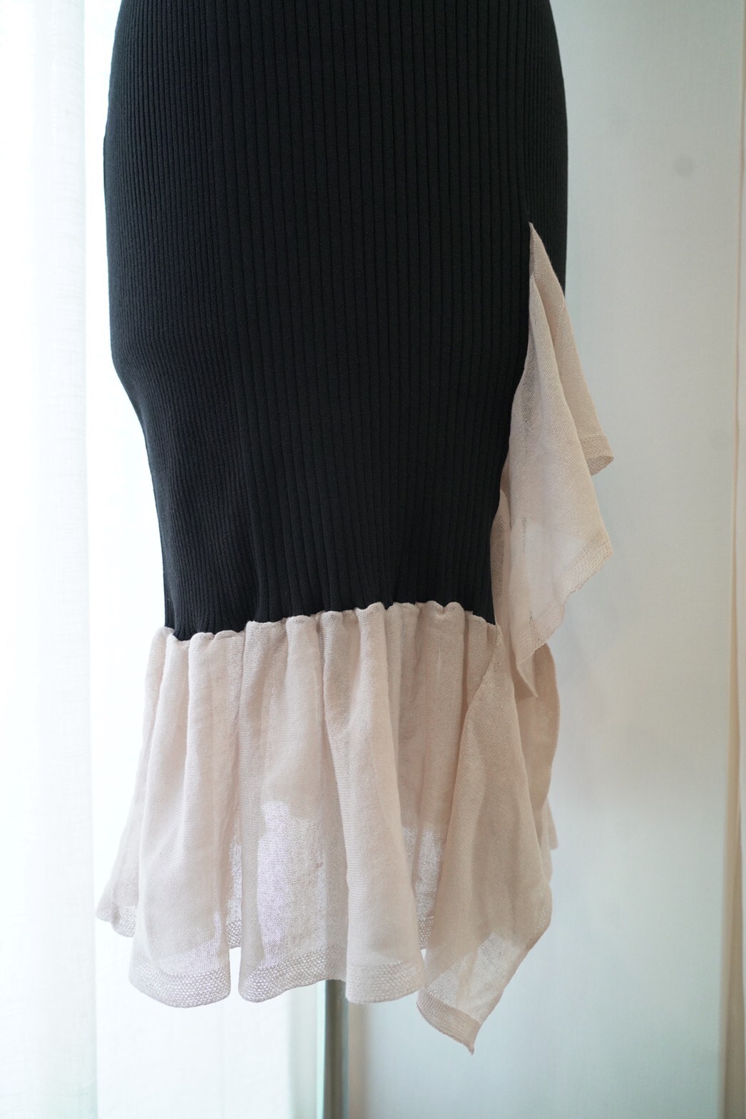 herlipto Ruffled Two-tone Knit Dress 【黒】 - ロングワンピース