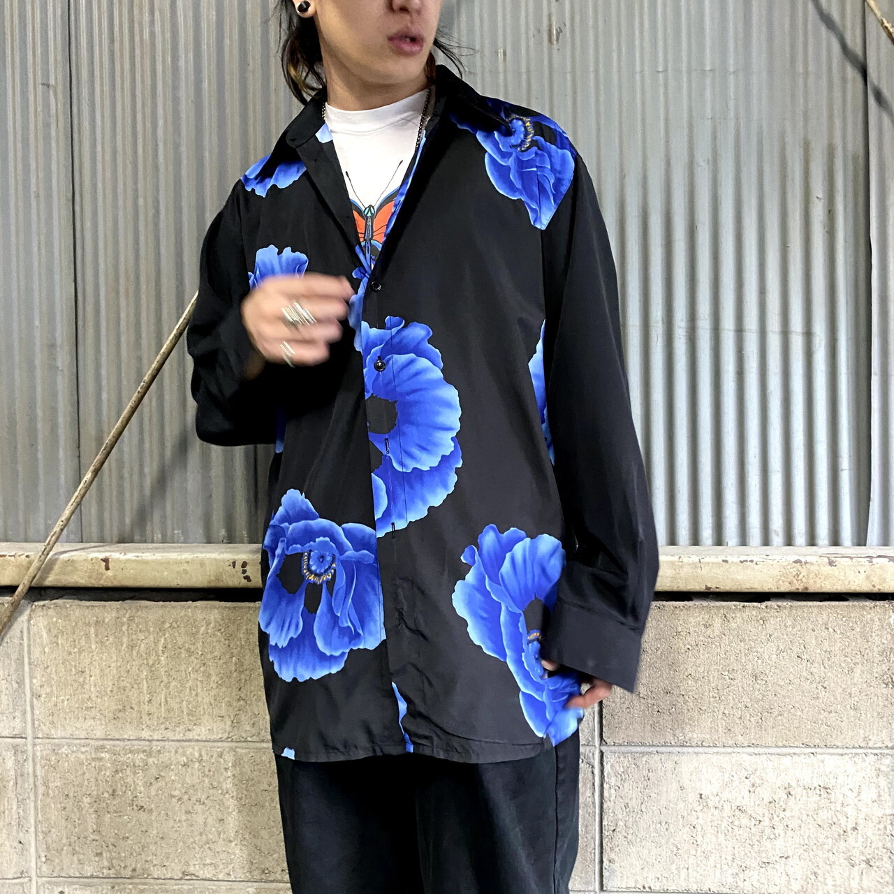 フラワーパターン 長袖 ポリエステル 総柄シャツ メンズl相当 古着 ブラック ブルー 黒 青色 花柄 ポリシャツ 長袖シャツ Al Cave 古着屋 公式 古着通販サイト 8 31まで 夏物最大50 Off開催中