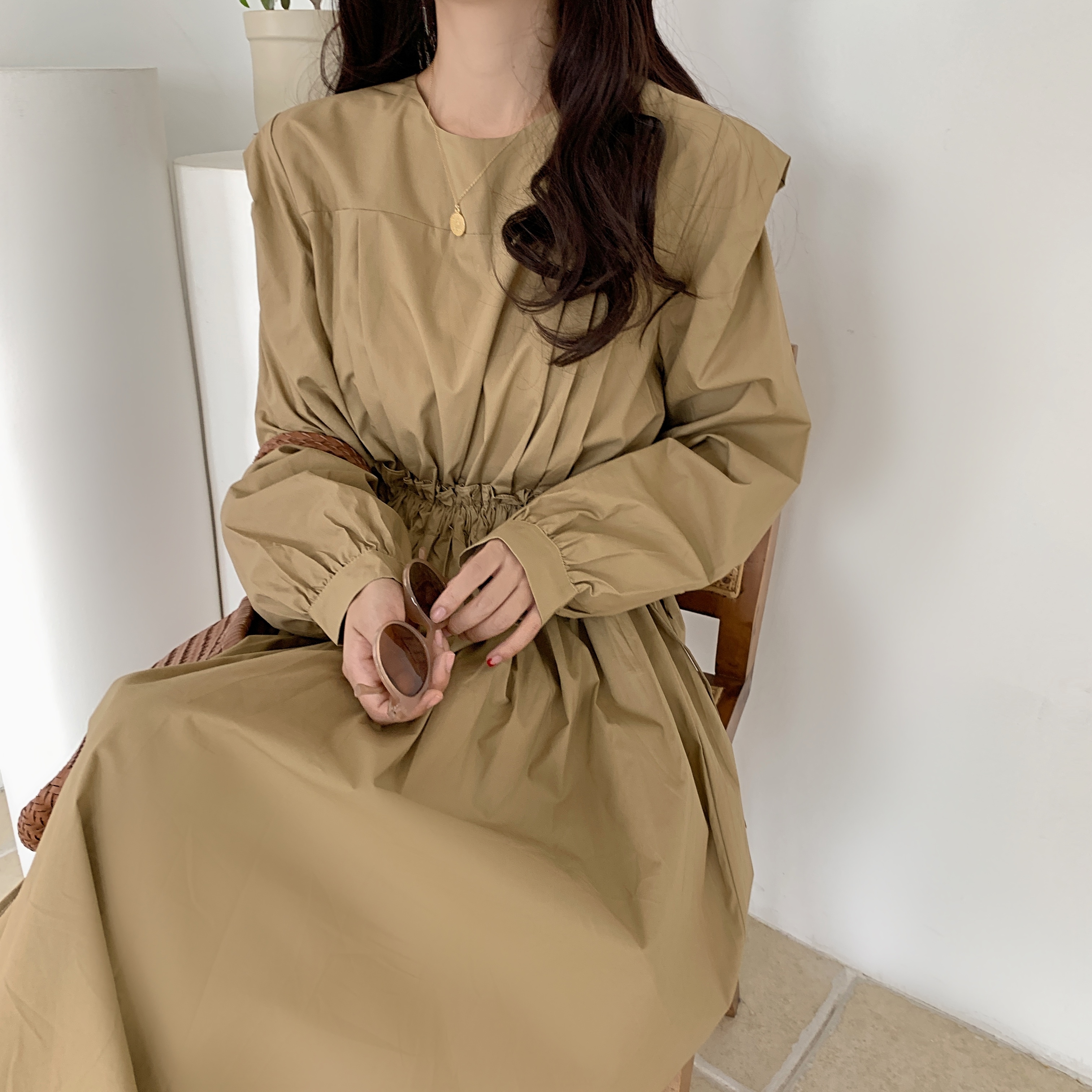 韓国レディースファッション オルチャンファッション 6810 ギャザーワンピース レトロワンピース ロングワンピース レトロ風 くすみ色 大人女子 コーデ 流行オルチャンファッション 人気のプチプラ韓国レディースファッション新作通販 Aliceholly 韓国レディースファッション オルチャンファッション 6810 ギャザーワンピース レトロワンピース ロングワンピース レトロ風 くすみ色 大人女子 コーデ 流行オルチャンファッション 人気のプチプラ韓国レディースファッション新作通販 Aliceholly
