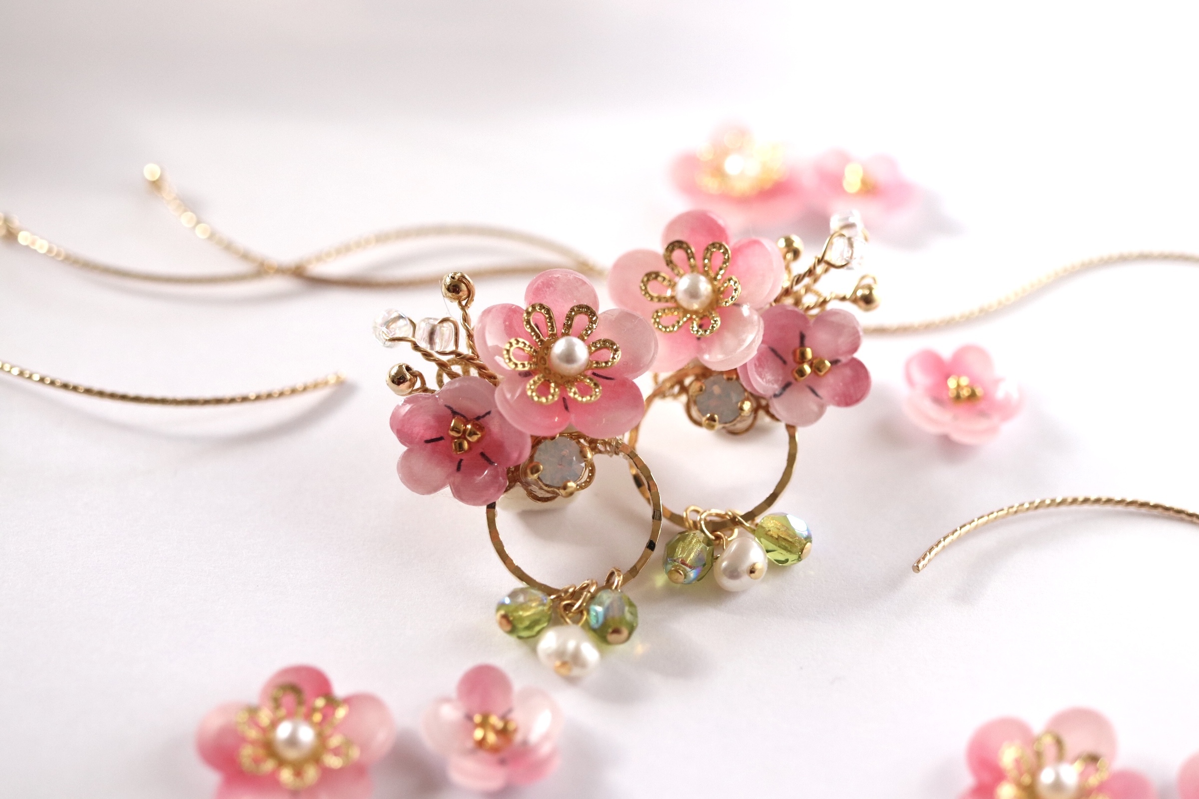 梅の花 華やかピアス イヤリング 和装にもおススメ 大人可愛いハンドメイドアクセサリー ジュネ