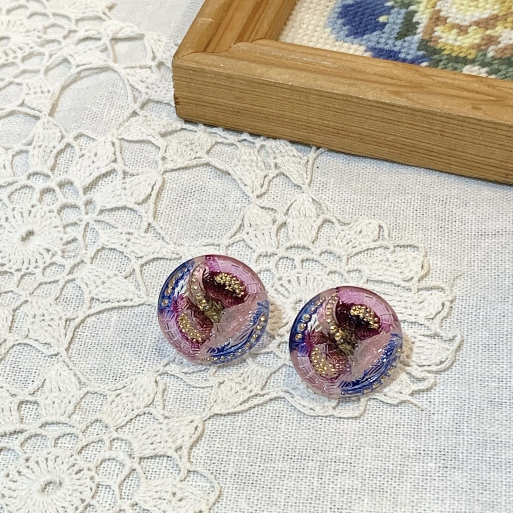 チェコ ガラスボタンのイヤリング ピアス ピンク 紫 花 Kolbenova