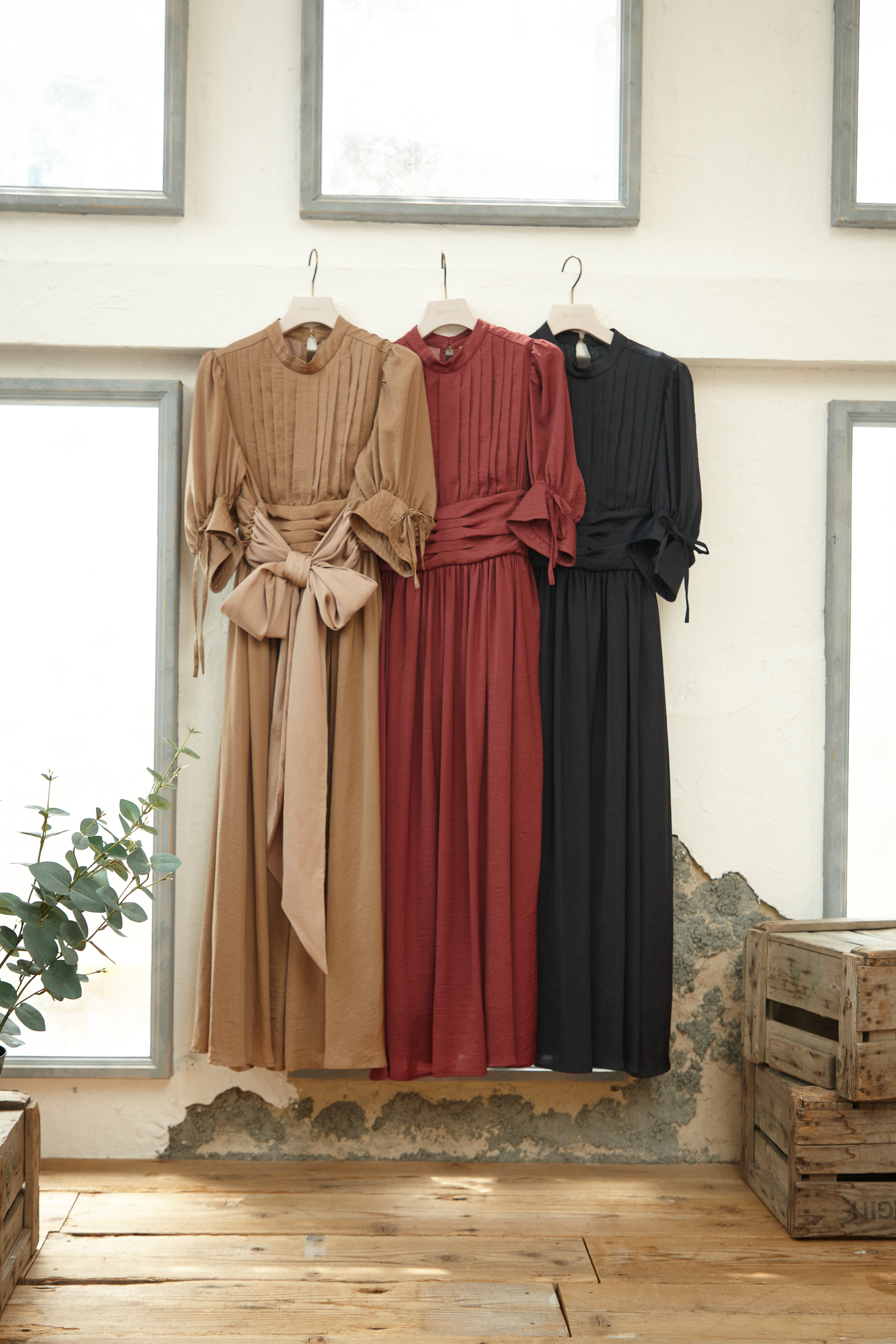 エントリー最大P14倍以上 Herlipto Lace Sleeve Crepe Long Dress S