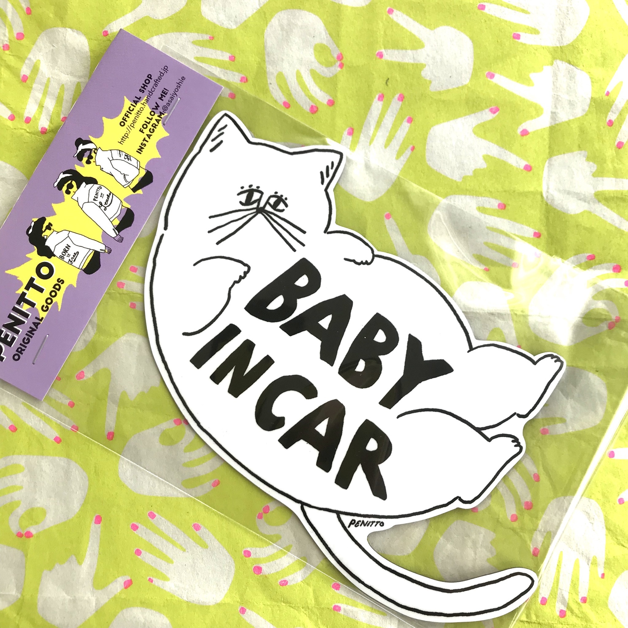 耐水・耐光●ベビーインカー マグネットステッカー【ふとったねこ】猫型/個性/白/イラスト/baby in car  penitto powered  by BASE