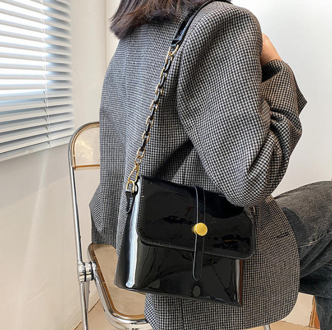 エナメル ショルダーバッグ 鞄 レディース 大人可愛い レトロ Luluca