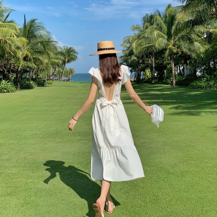 送料無料 ワンピース ノースリーブ 袖なし ミモレ丈 Aライン フレア バックオープン バックシャン 背中あき 背中見せ スクエアネック フリル ラッフル ウエストマーク 白 ホワイト フェミニン ナチュラル セクシー きれいめ 大人可愛い 夏 リゾート 海 ビーチ お出かけ