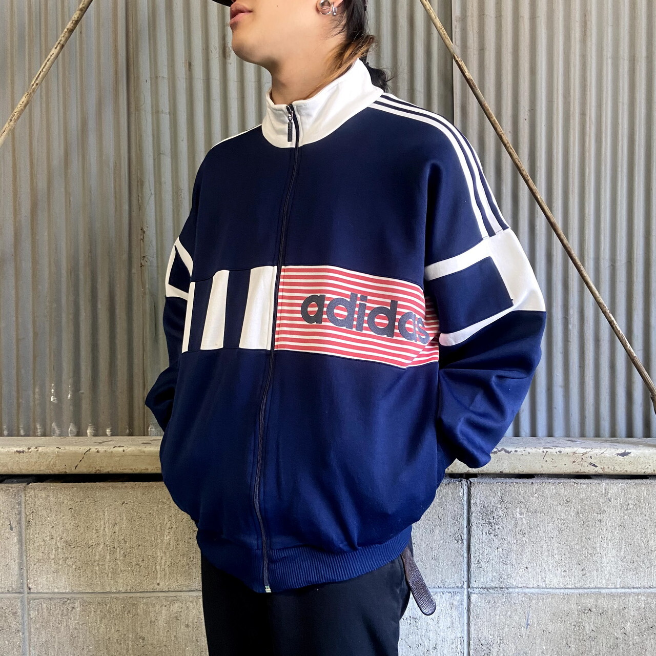 80 90年代 Adidas アディダストラックジャケット メンズ L相当 古着 ジャージ 80s 90s ビンテージ ヴィンテージ ネイビー 紺色 ビッグロゴ ジャージ トラックジャケット All15 Cave 古着屋 公式 古着通販サイト