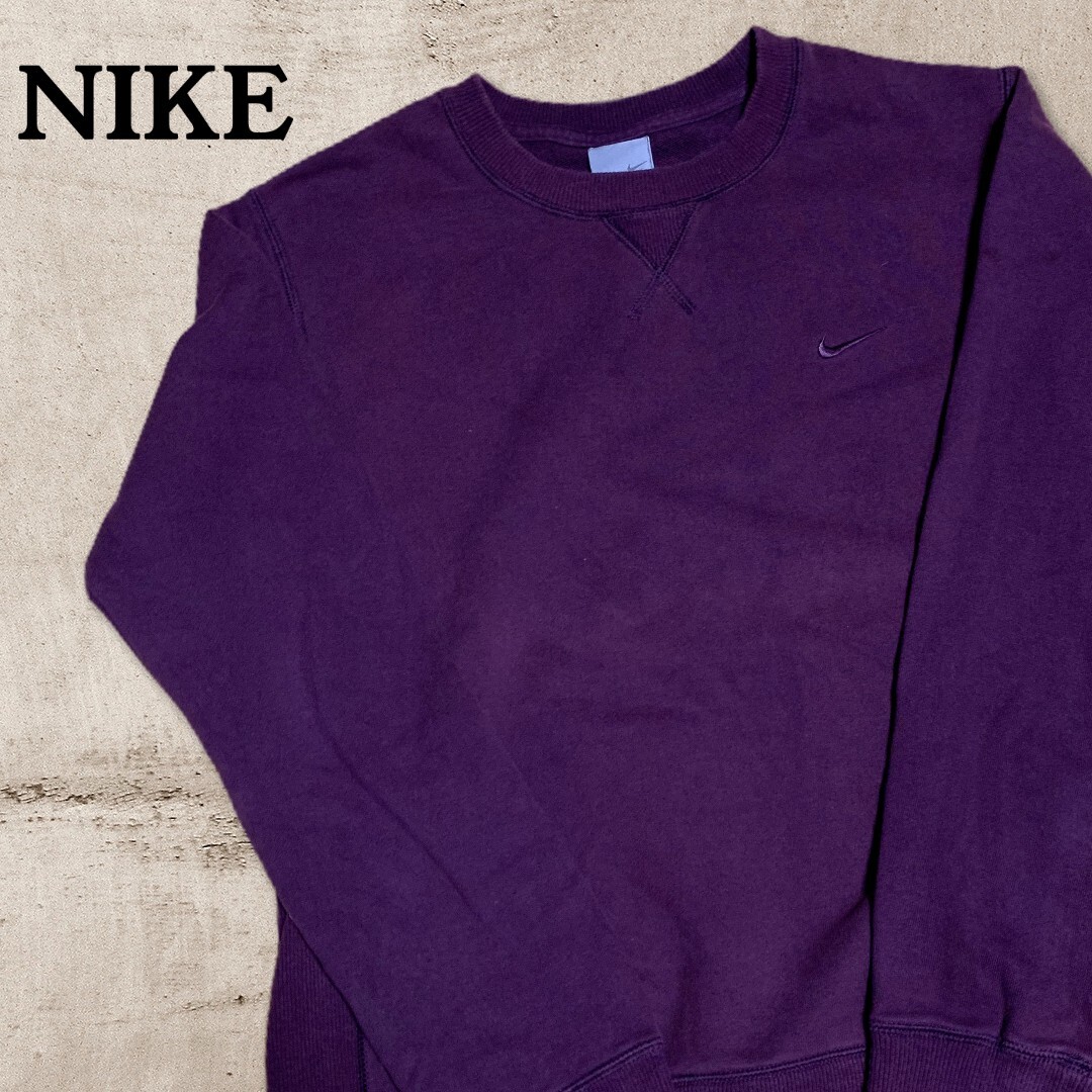 ナイキ Nike パープル 紫 刺繍 スウェット トレーナー O132 Dust Magnet Club ヴィンテージ古着 トレンド古着 アメカジ 90s コレクティブル ナイキ Nike パープル 紫 刺繍 スウェット トレーナー O132 Dust Magnet Club ヴィンテージ古着 トレンド古着 アメカジ 90s コレクティブル