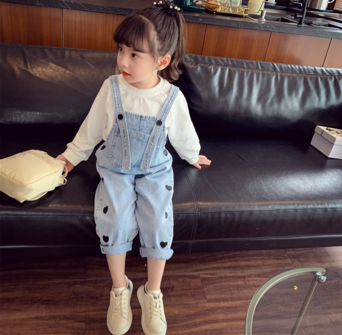 ハートがキュート 韓国子供服 デニム サロペット オールインワン サロペット 子供服 女の子 キッズファッション 子ども服 オーバーオール パンツ ズボン つなぎ デニム ハート かわいい カジュアル ゆったり 春 夏 秋 冬 90cm 100cm 110cm 1cm 130cm 140cm 150cm 送料