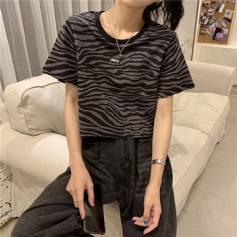 ゼブラ柄 クロップド丈 Tシャツ へそ出し 半袖 ラウンドネック 韓国ファッション レディース ショート丈 トップス カットソー 夏 大人可愛い ガーリー Short Zebra Print T Shirt In Trend Dtc Value Rave Notice バリューレイヴノーティス 韓国