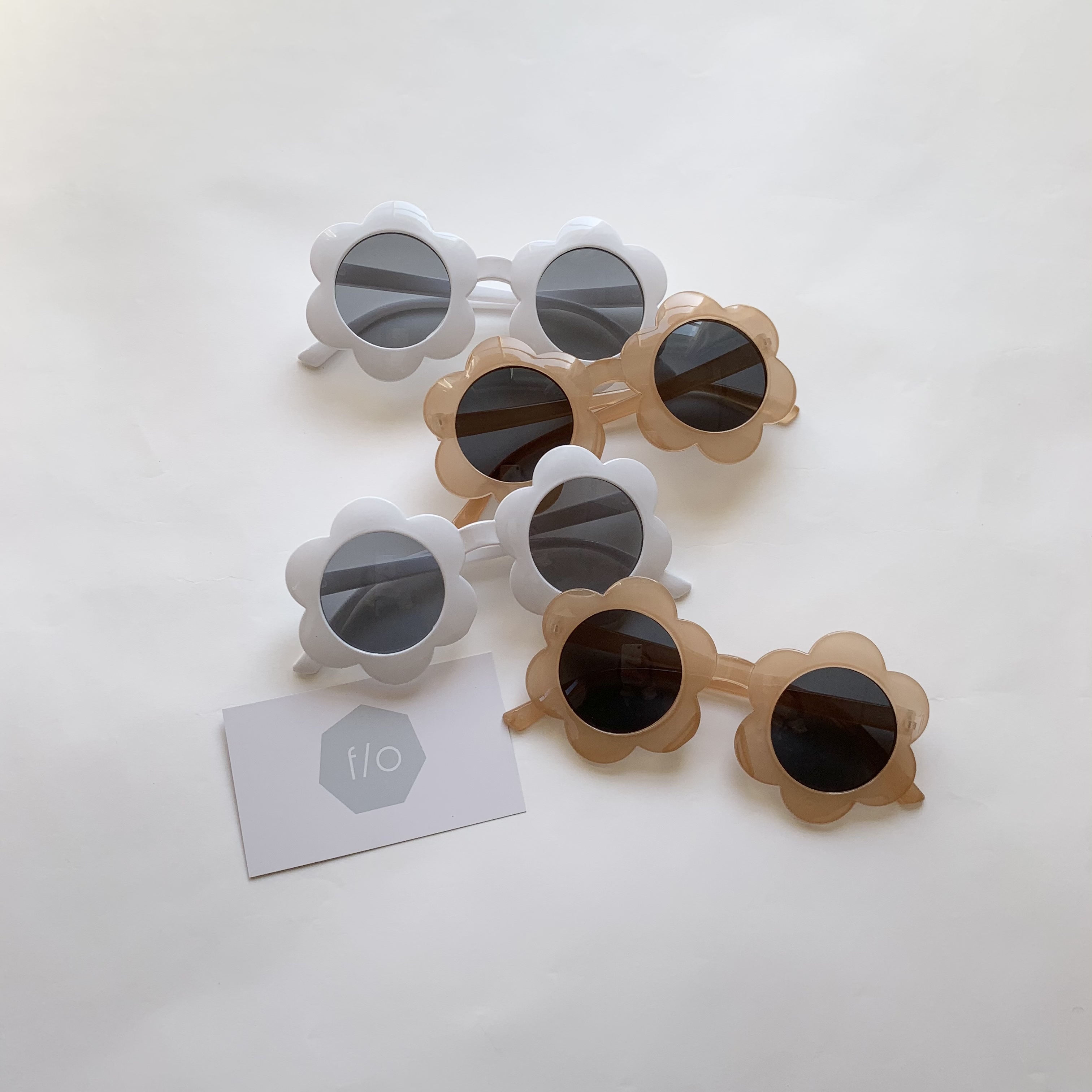 Last1 White Miso Flower Kids Sun Glass 韓国子供服 子供用フラワーサングラス 韓国子供服 海外子供服 Full Of フルオブ Last1 White Miso Flower Kids Sun Glass 韓国子供服 子供用フラワーサングラス 韓国子供服 海外子供服 Full Of フルオブ