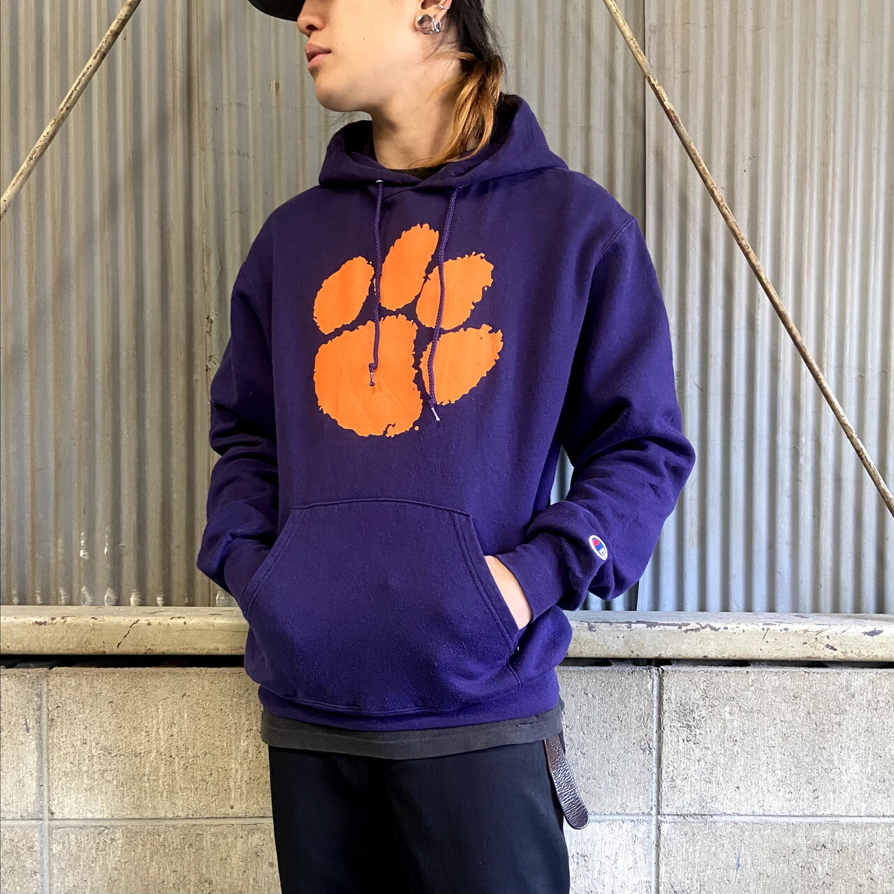 チャンピオン Clemson Tigers ロゴプリント プルオーバースウェットパーカー メンズl相当 古着 Champion パープル オレンジ 紫色 パーカー Al Cave 古着屋 公式 古着通販サイト 8 31まで 夏物最大50 Off開催中