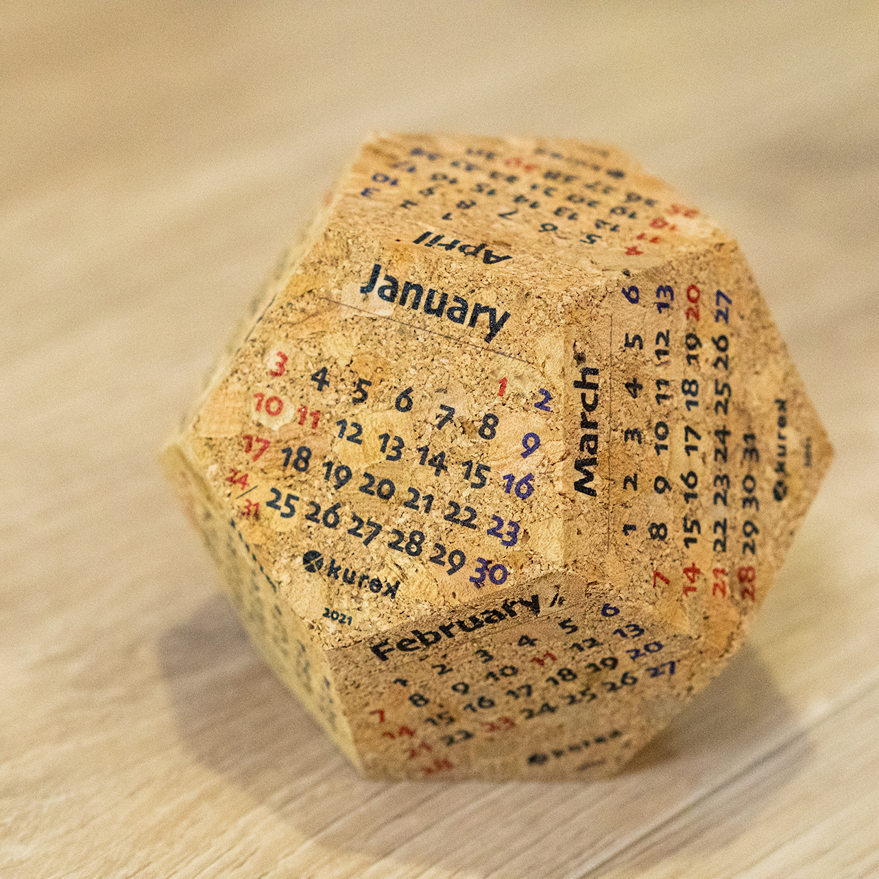 カレンダー 21年1月 12月 コルクの立体卓上カレンダー ナチュラル 12面体カレンダー バークオブケイ オリジナル 日本製 Bark Of K バークオブケイ