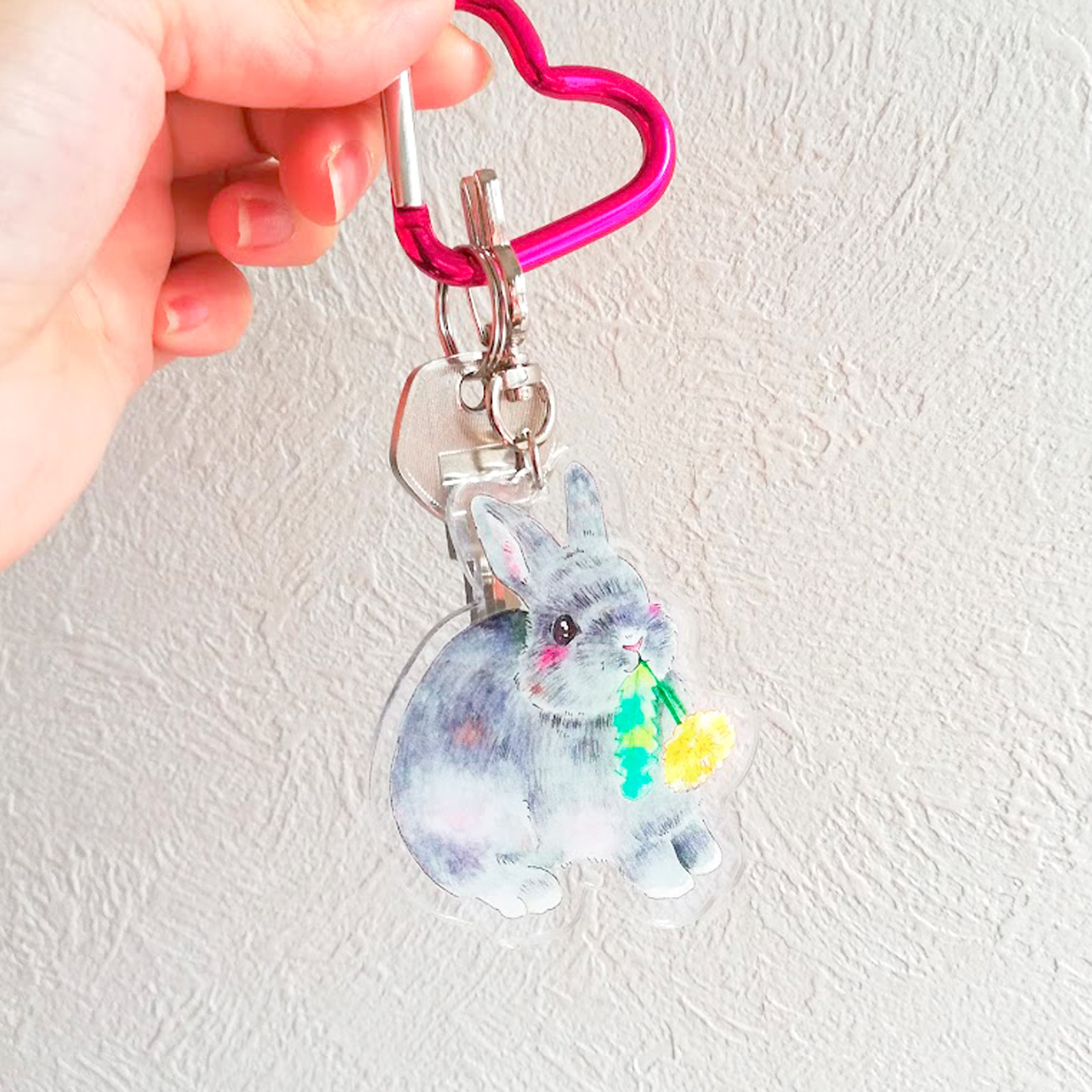 アクリルキーホルダー ぬいぐるみぎゅっ うさぎシリーズ カラー リボンボン うさぎチンチラの水彩イラスト雑貨