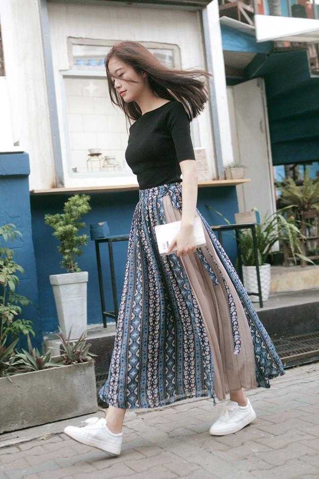 注目アイテム エスニックプリーツロングスカート 夏セール デート カジュアル マキシスカート ロング マキシスカート リゾート シフォンスカート フレアスカート ロング丈スカート プリーツ 切替 海 ビーチ バイカラー エスニック柄 ふんわり 代 30代 40代 ミセス