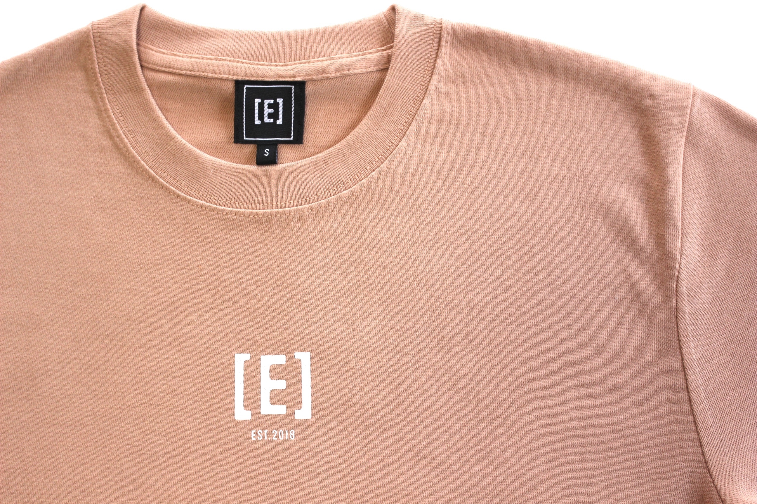 シンプルロゴｔシャツ コーラルベージュ カッコ イー