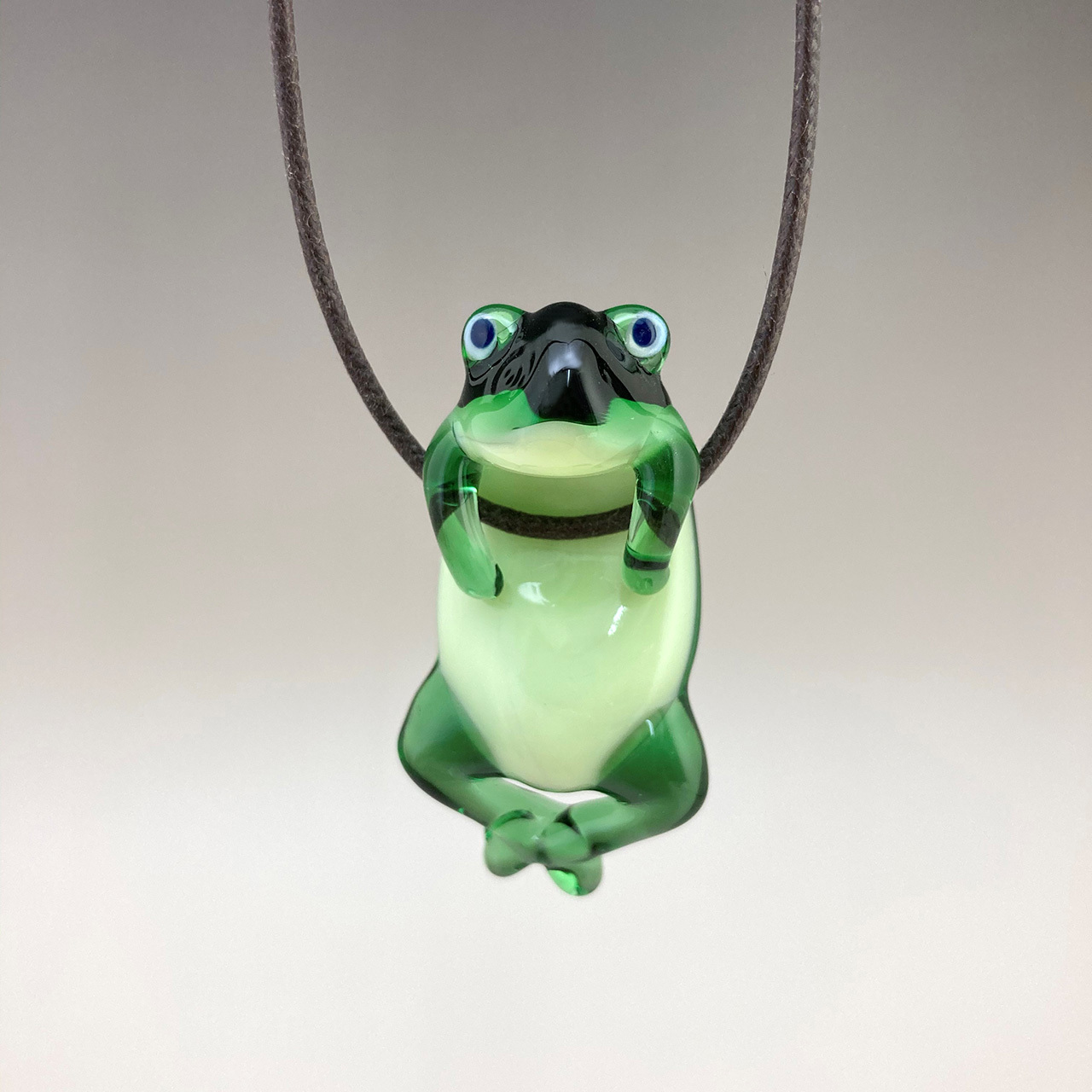 ガラスペンダントアクセサリー ぶらさがりガエル ガラススタジオ ひとつ房 オンラインショップ