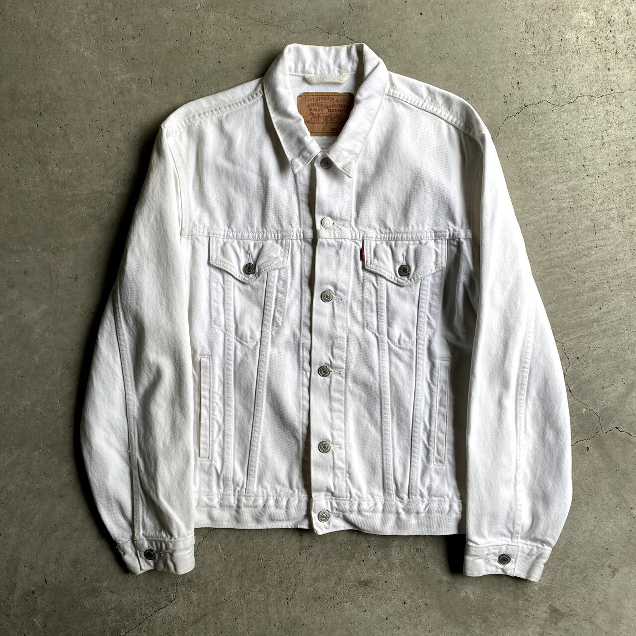 90年代 チュニジア製 Levi S ユーロリーバイス ホワイトデニムジャケット メンズm 古着 90s ヴィンテージ ビンテージ トラッカージャケット 白 デニムジャケット Al2109 Cave 古着屋 公式 古着通販サイト