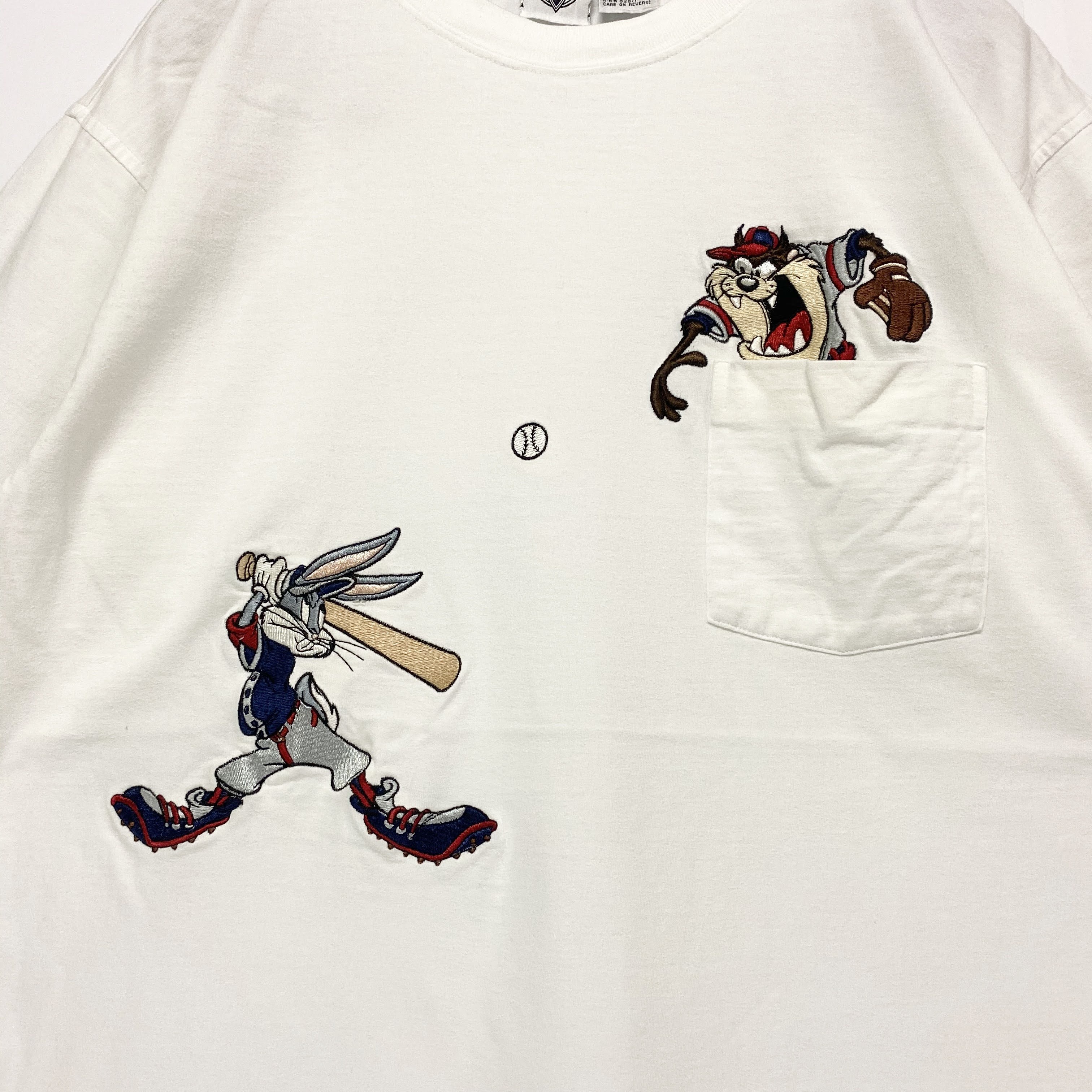 Loony Tunes ルーニーテューンズ ポケット付き 刺繍tシャツ キャラクターtシャツ メンズm レディース 古着 Tシャツ Al Cave 古着屋 公式 古着通販サイト 夏物最大50 Off開催中