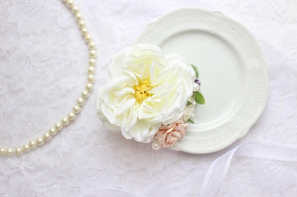 白バラパールのコサージュ 入園入学卒業卒園 Yuki Florist